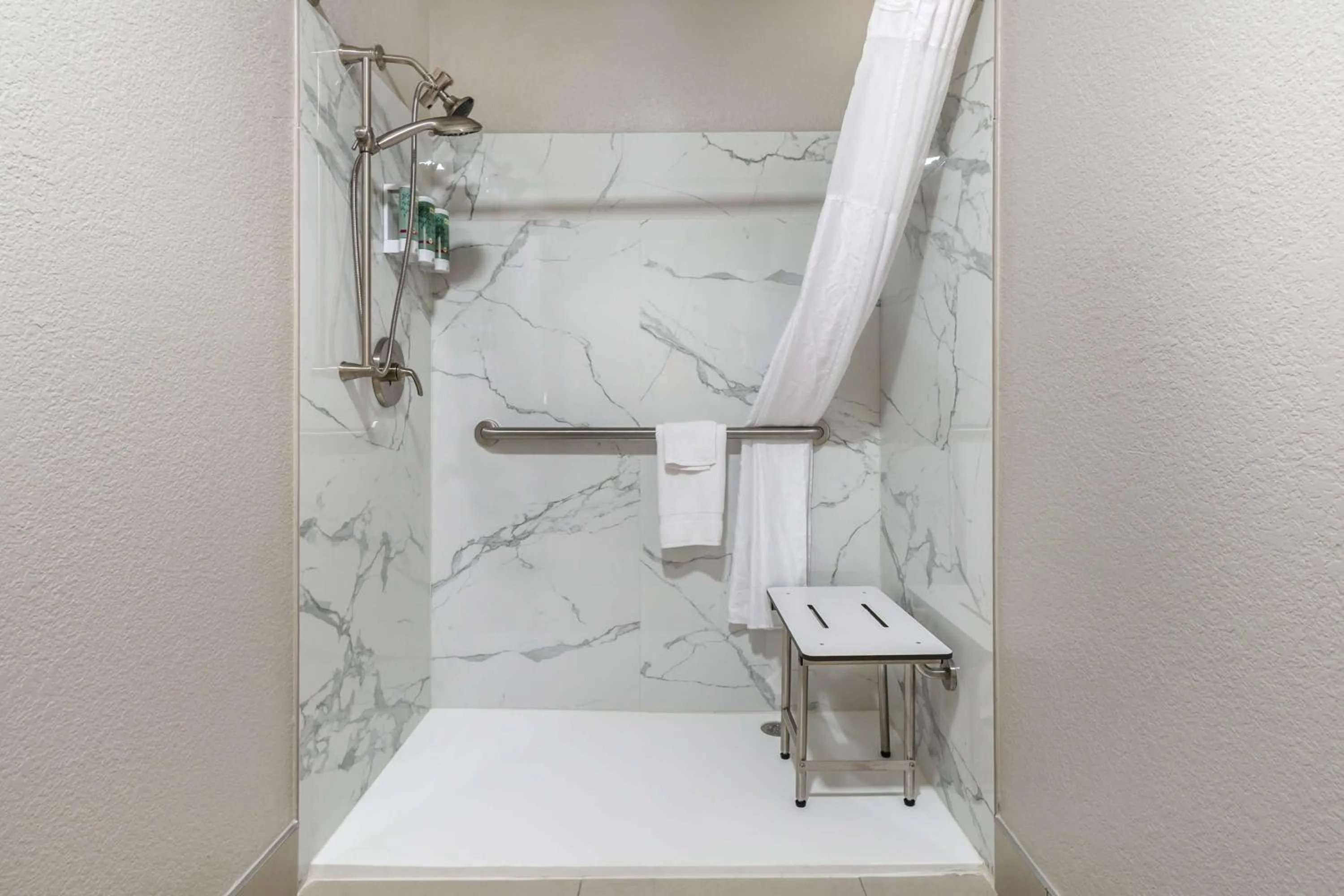 Bathroom in Best Western Park City Wichita North