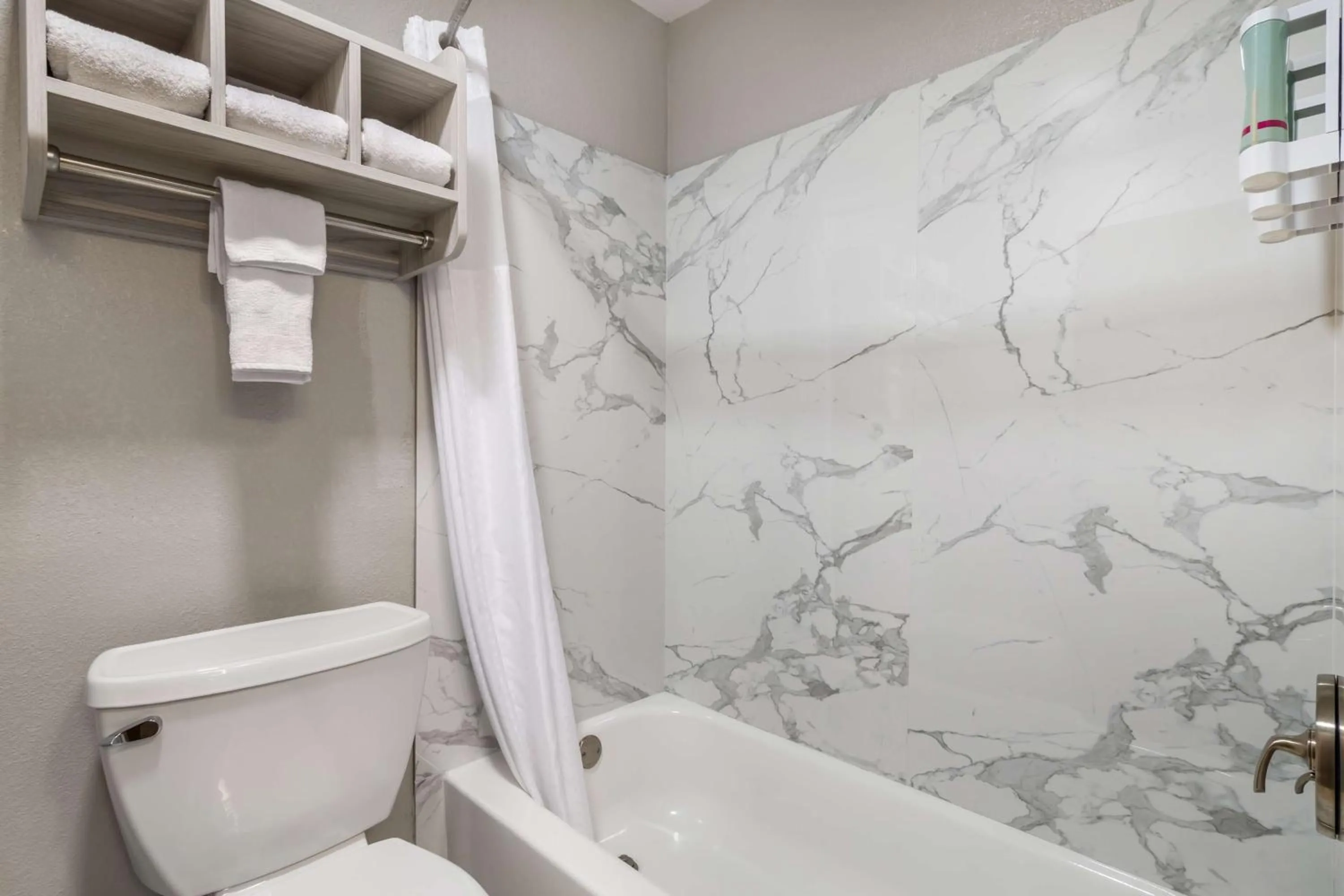 Bathroom in Best Western Park City Wichita North