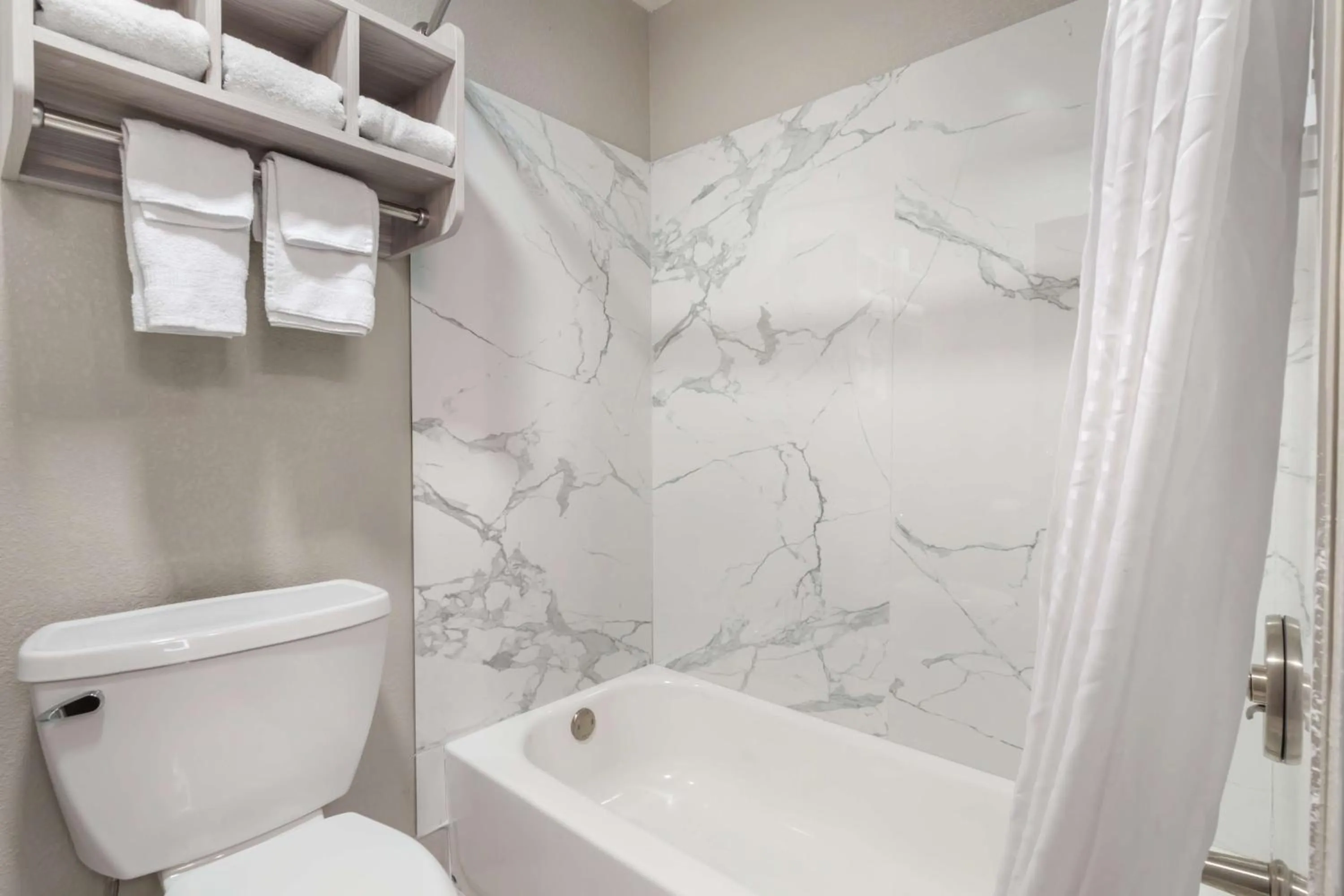 Bathroom in Best Western Park City Wichita North