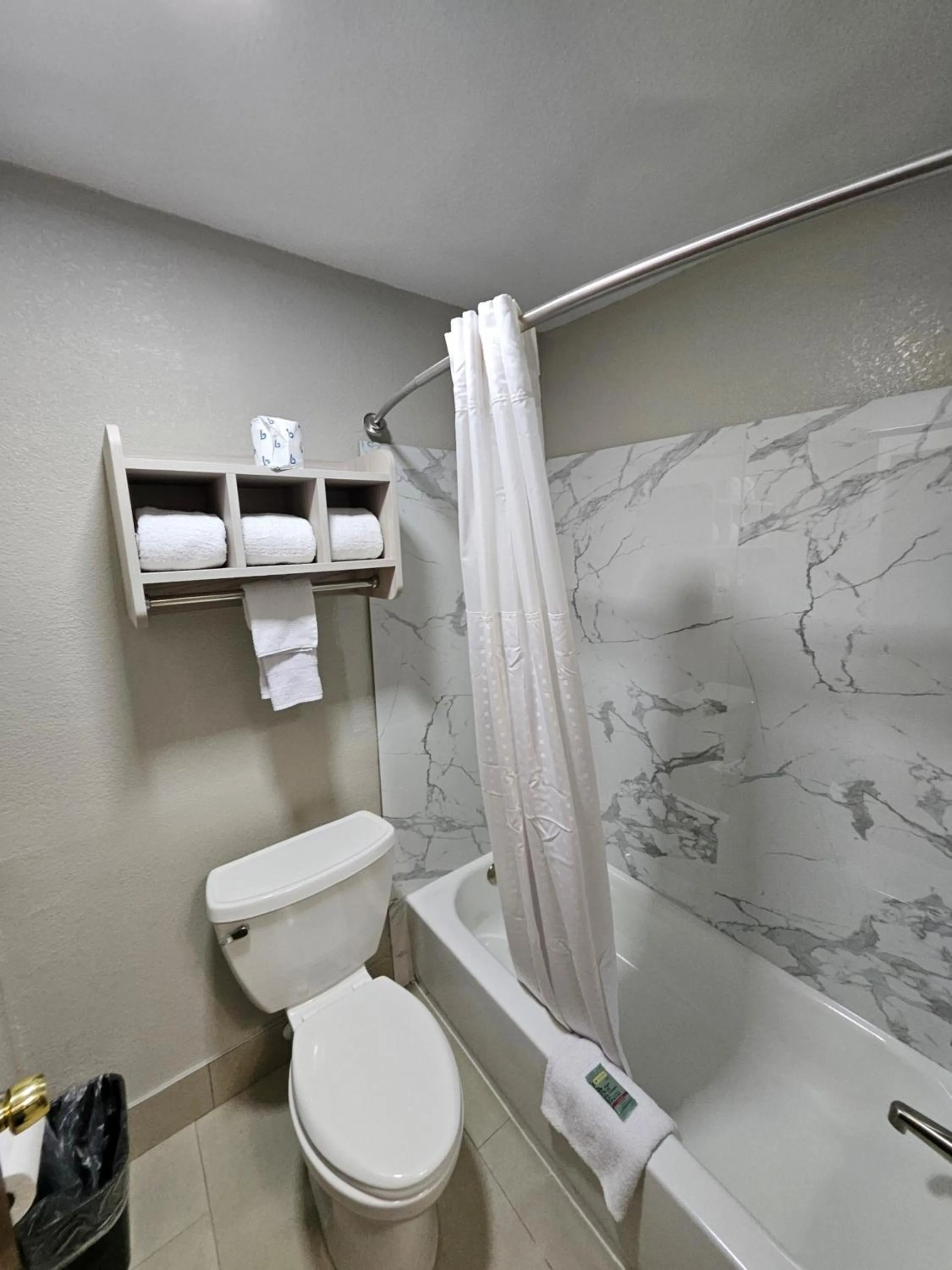 Bathroom in Best Western Park City Wichita North