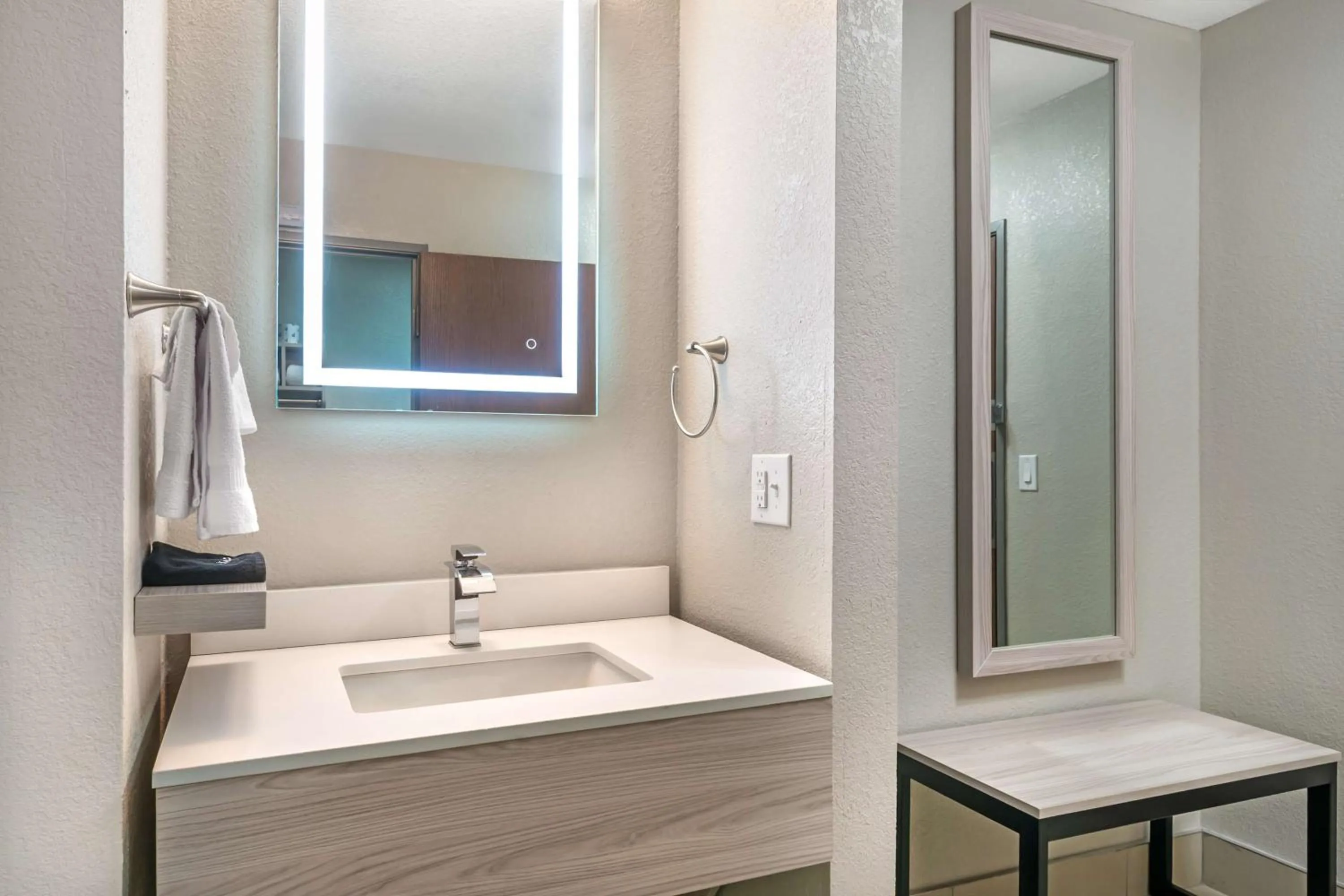 Bathroom in Best Western Park City Wichita North