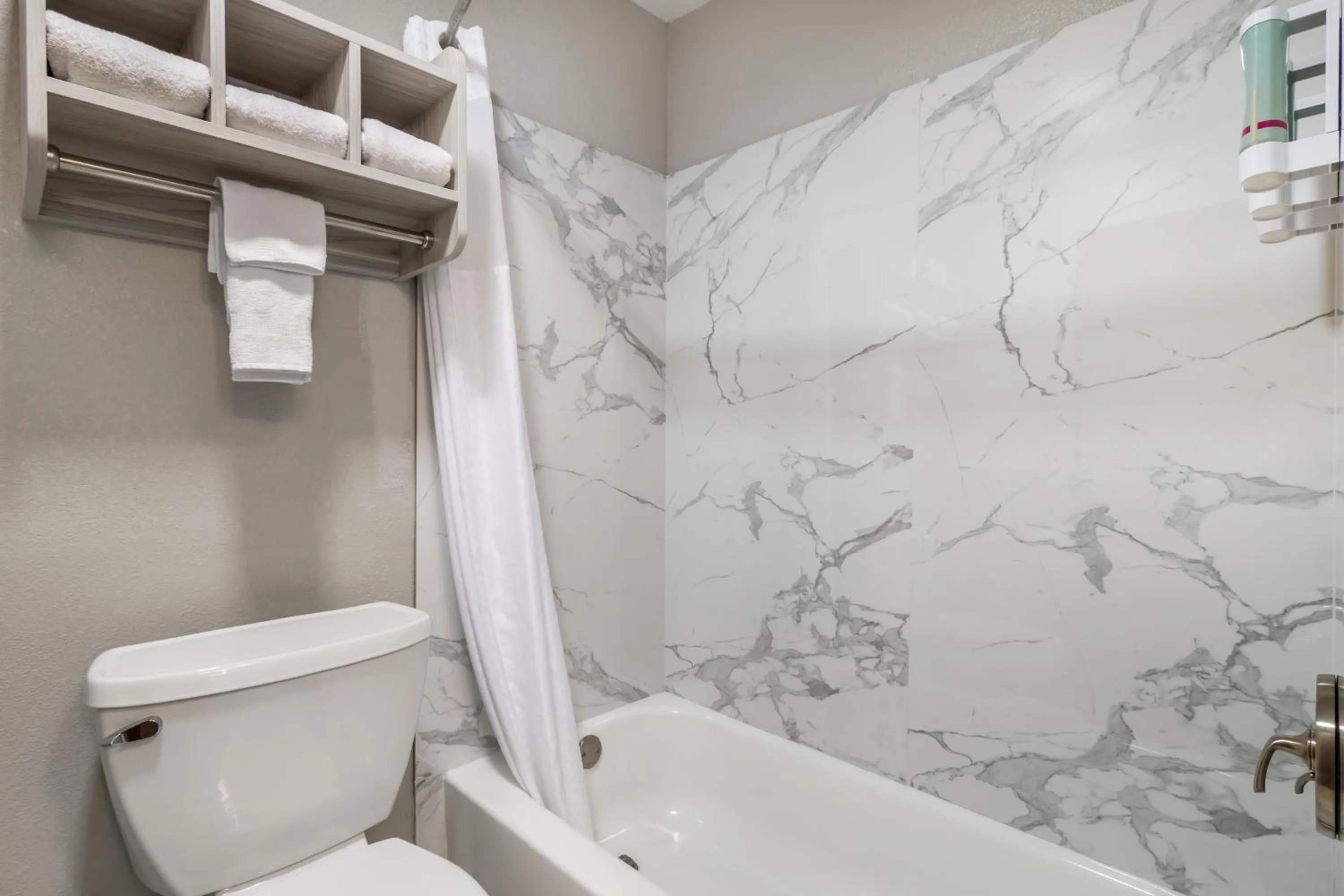 Bathroom in Best Western Park City Wichita North