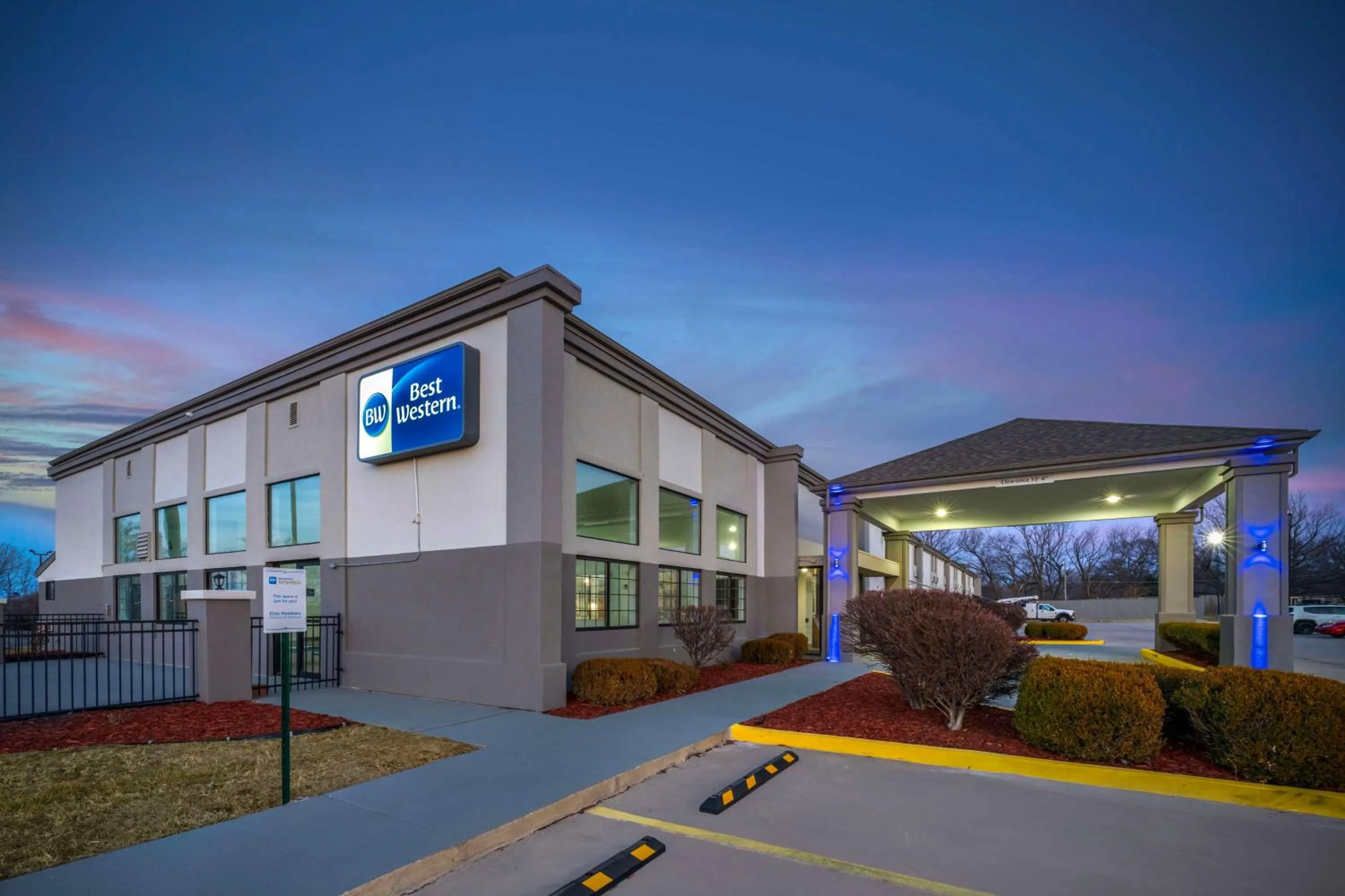 Property building in Best Western Park City Wichita North