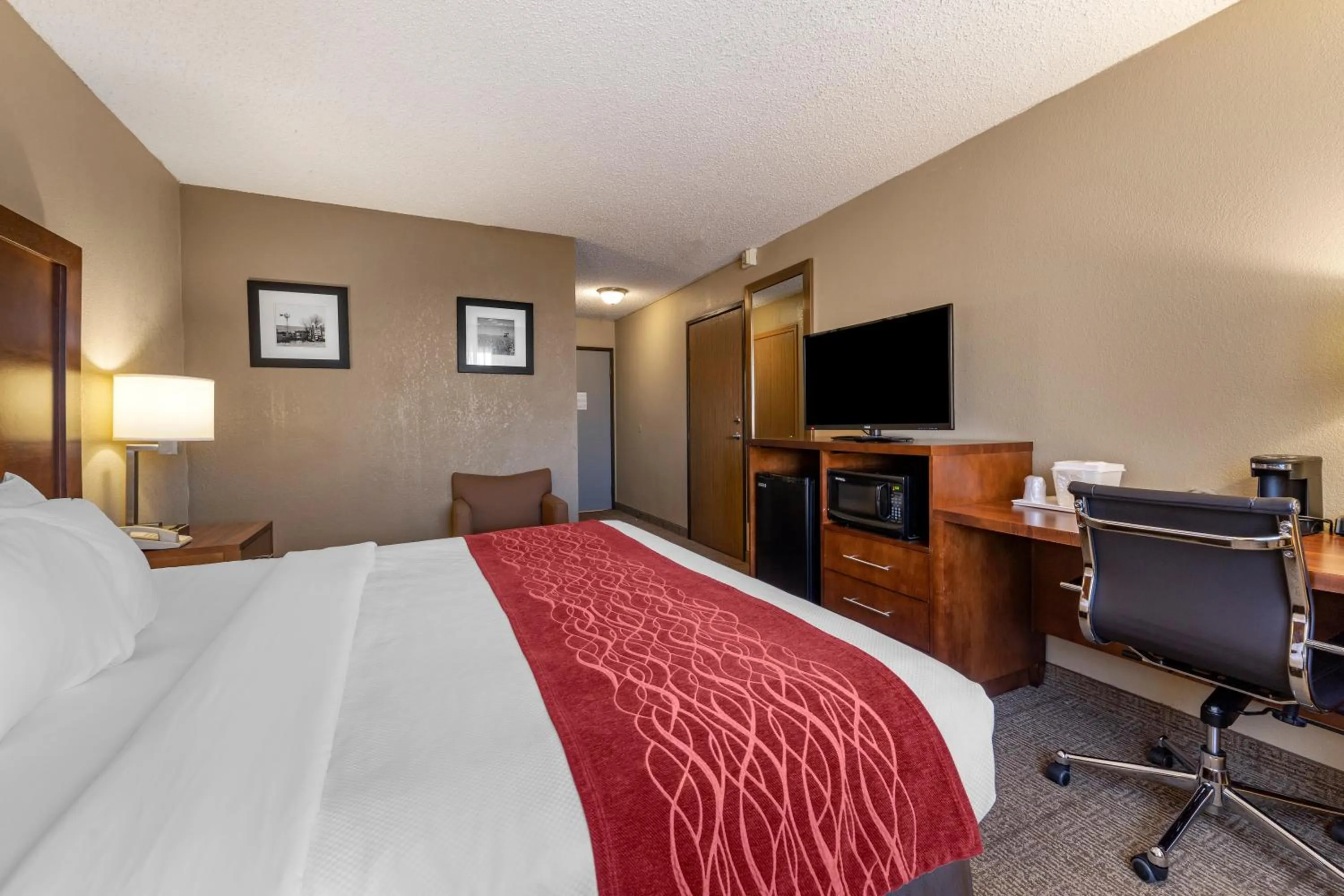 Bedroom, Bed in Comfort Inn & Suites Hays I-70