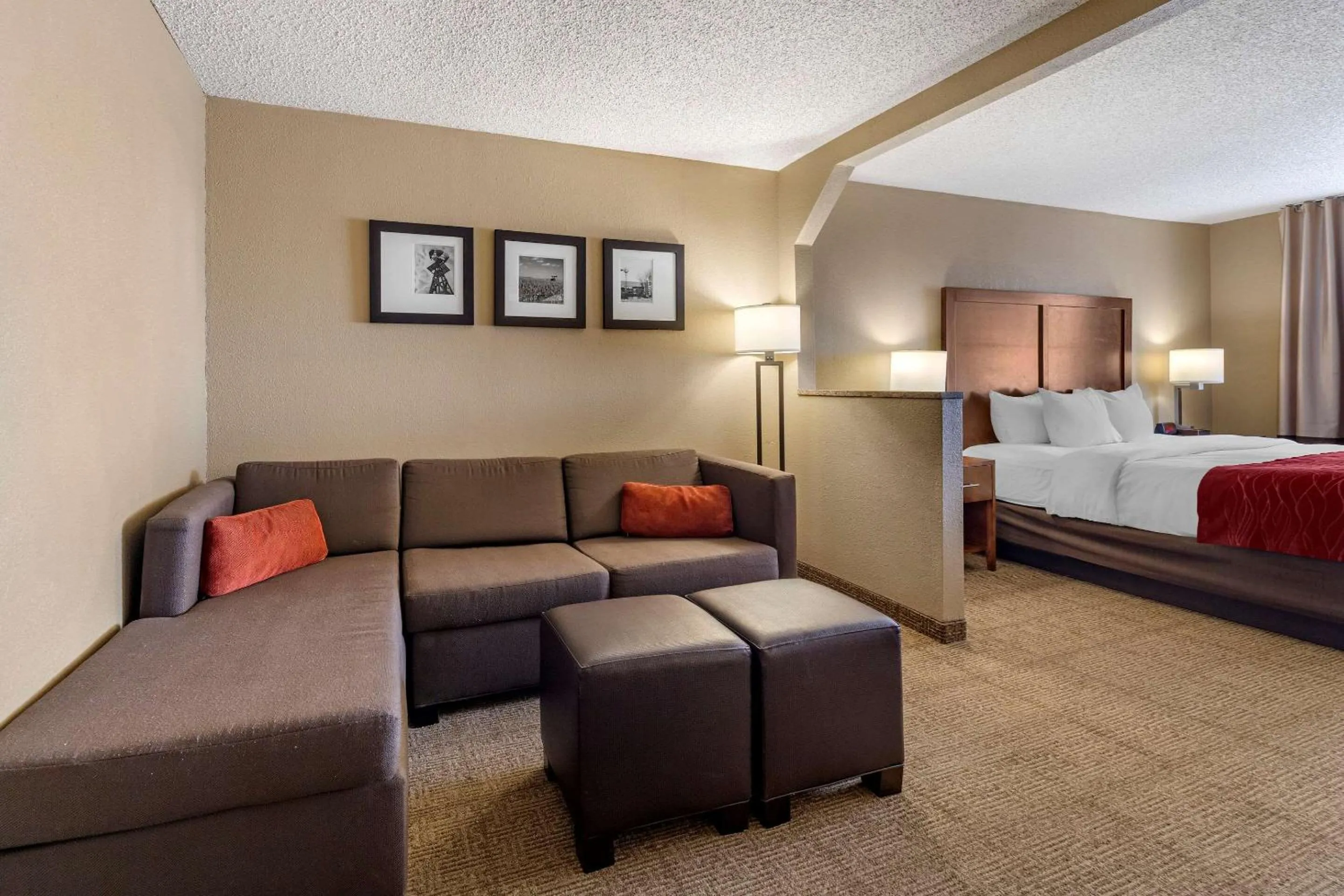 Photo of the whole room, Bed in Comfort Inn & Suites Hays I-70