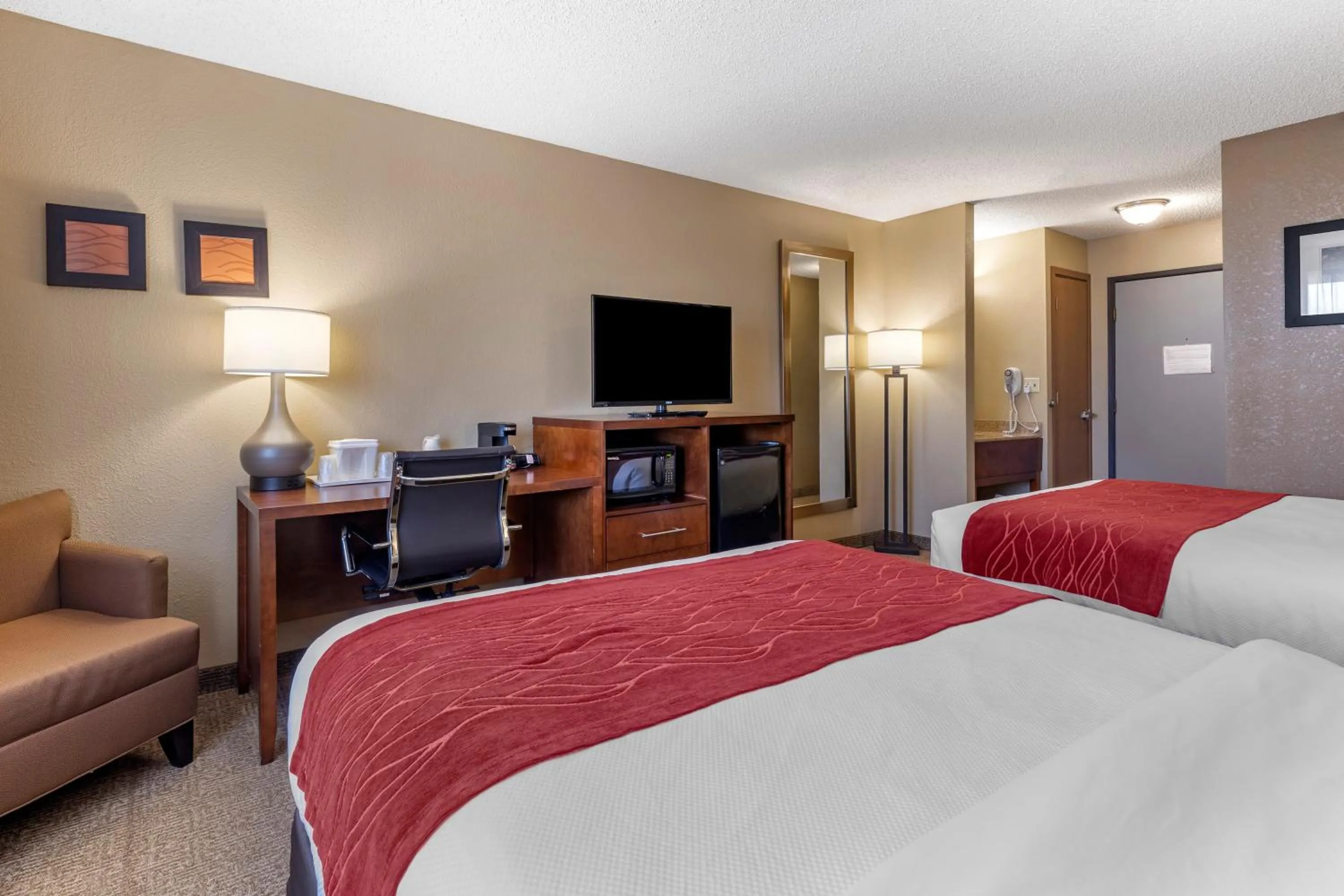 Bedroom, Bed in Comfort Inn & Suites Hays I-70