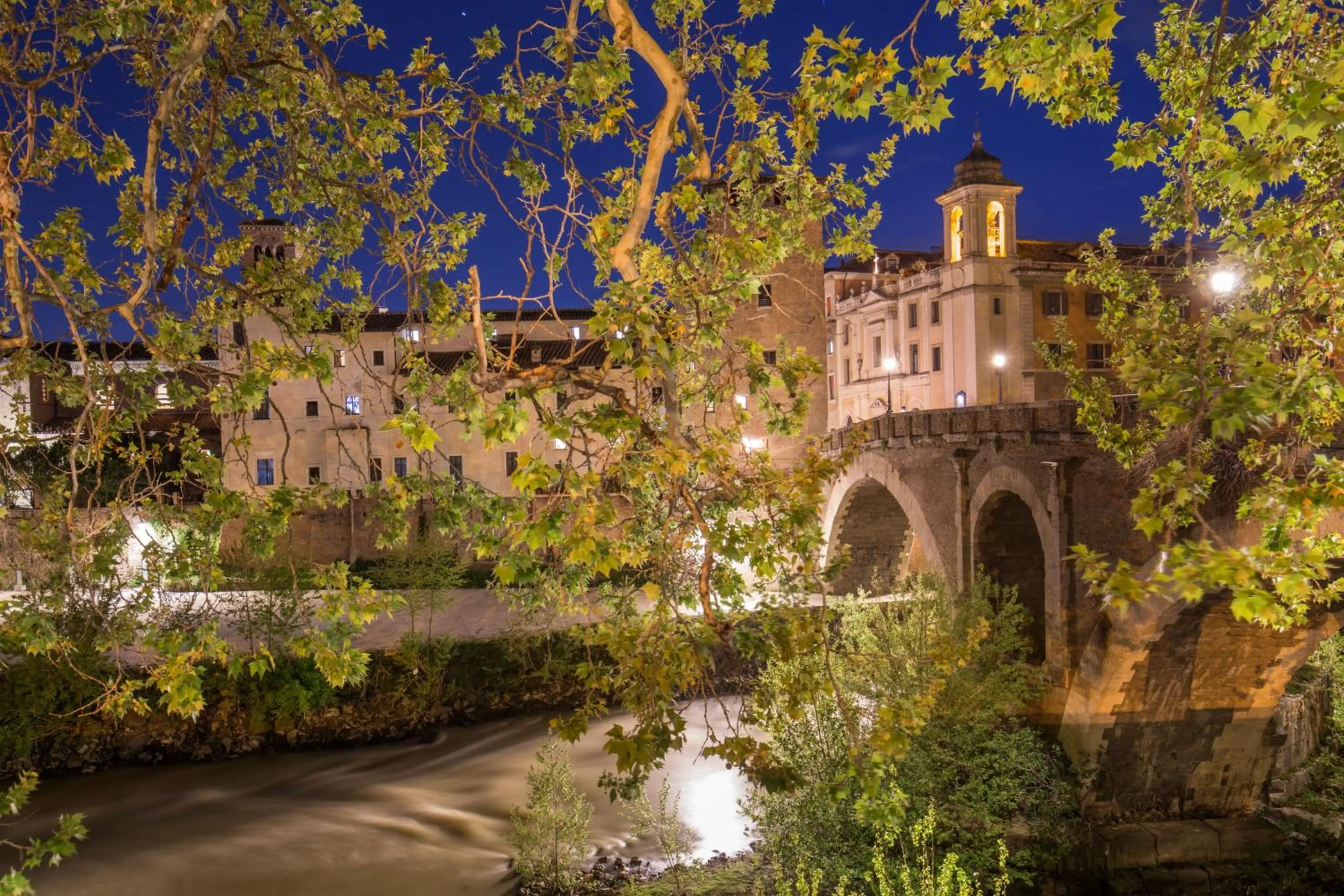 Nearby landmark in Almaìt