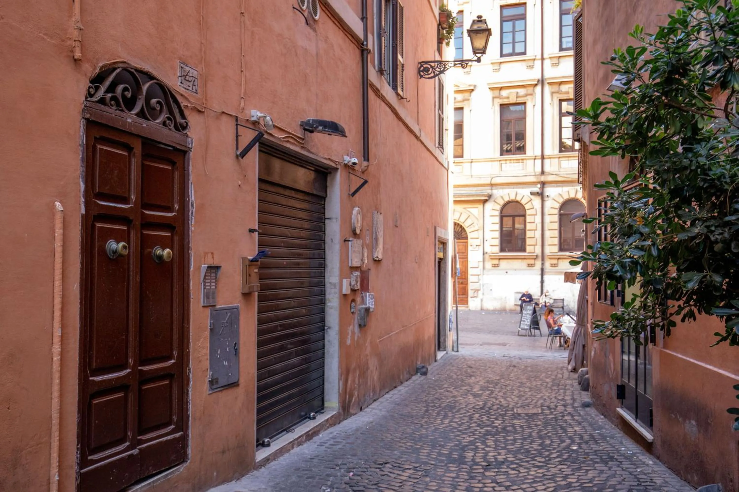 Facade/entrance in Almaìt