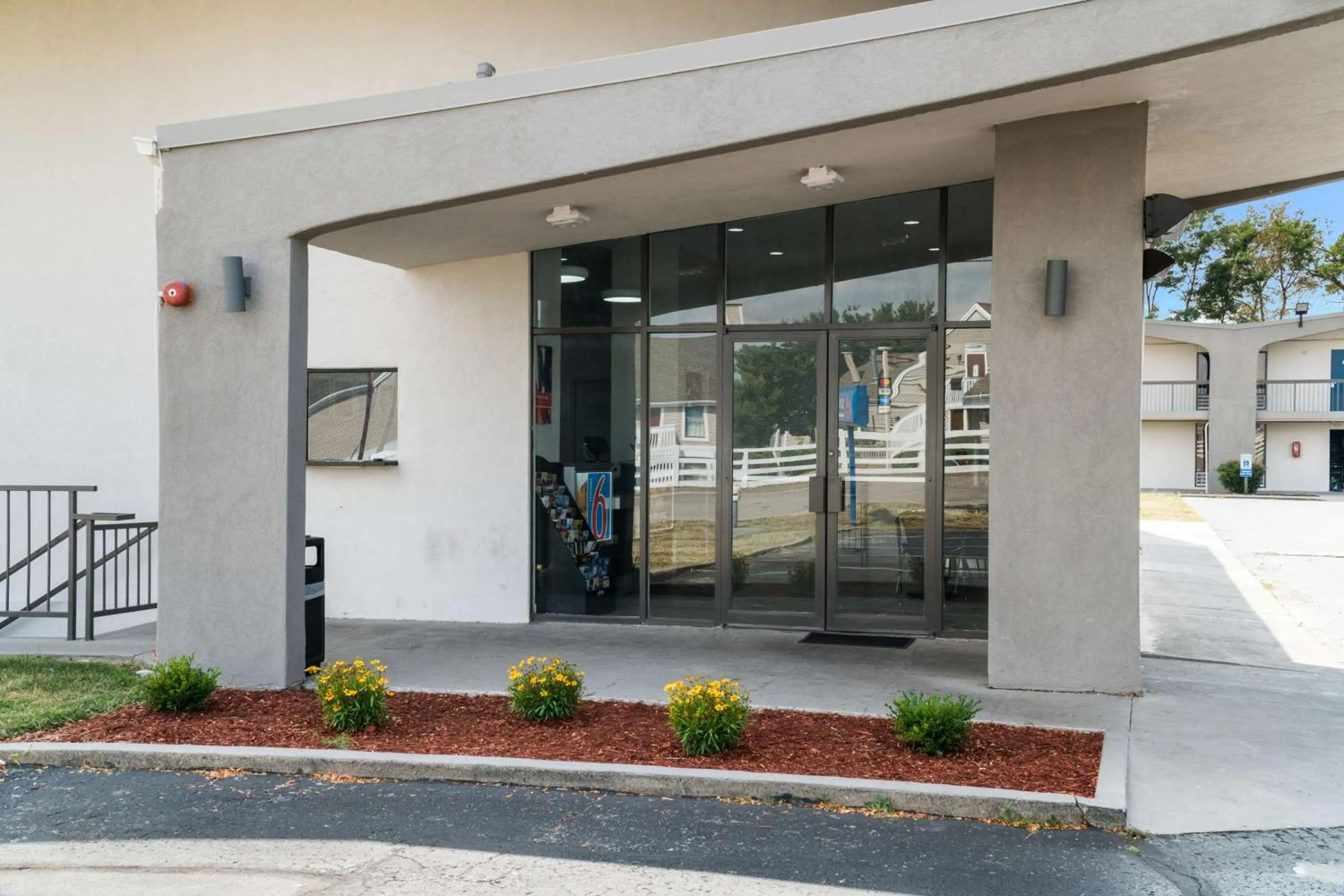 Property building in Motel 6-Lexington, KY - Airport