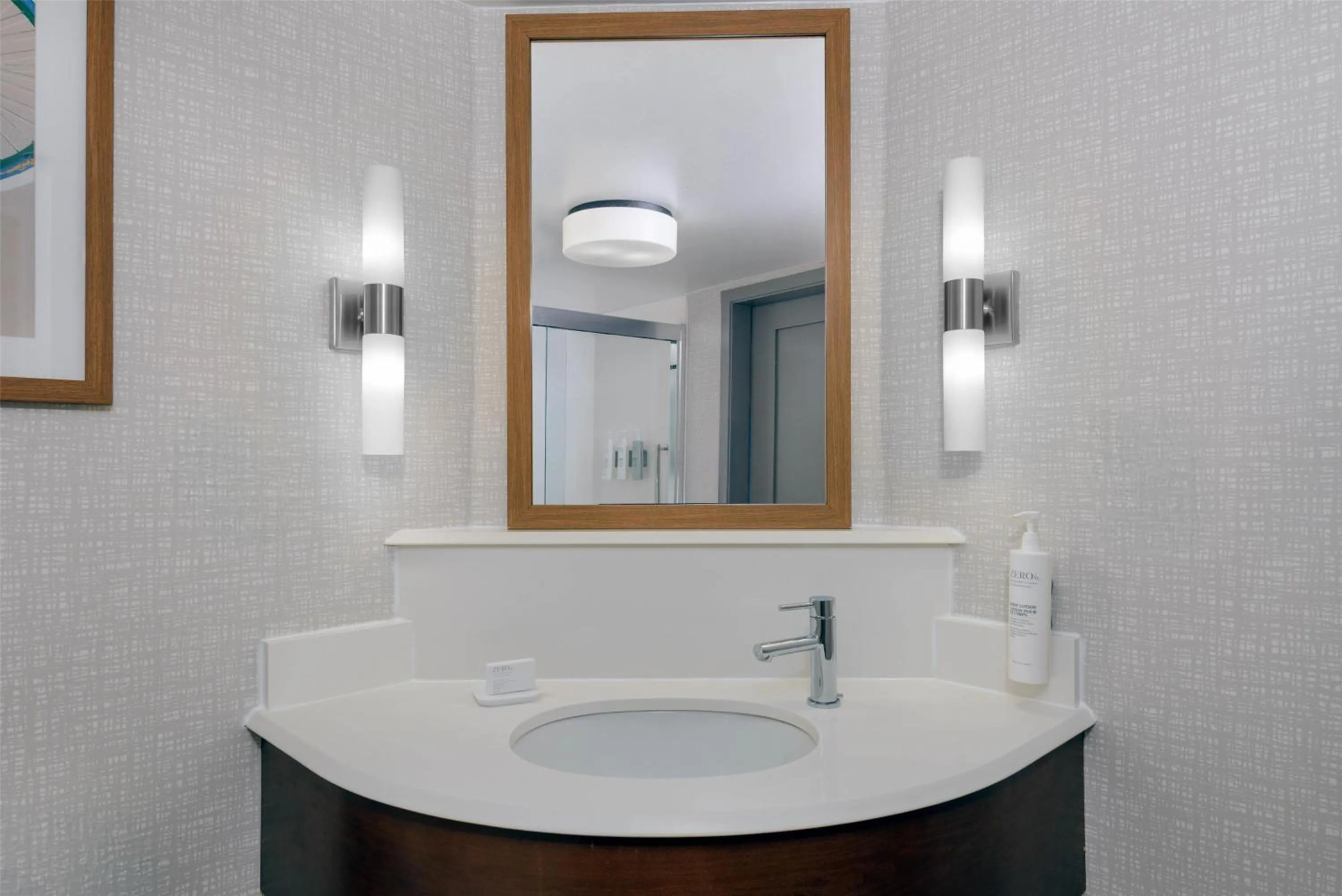 Bathroom in Hampton Inn Buffalo-Airport Galleria Mall