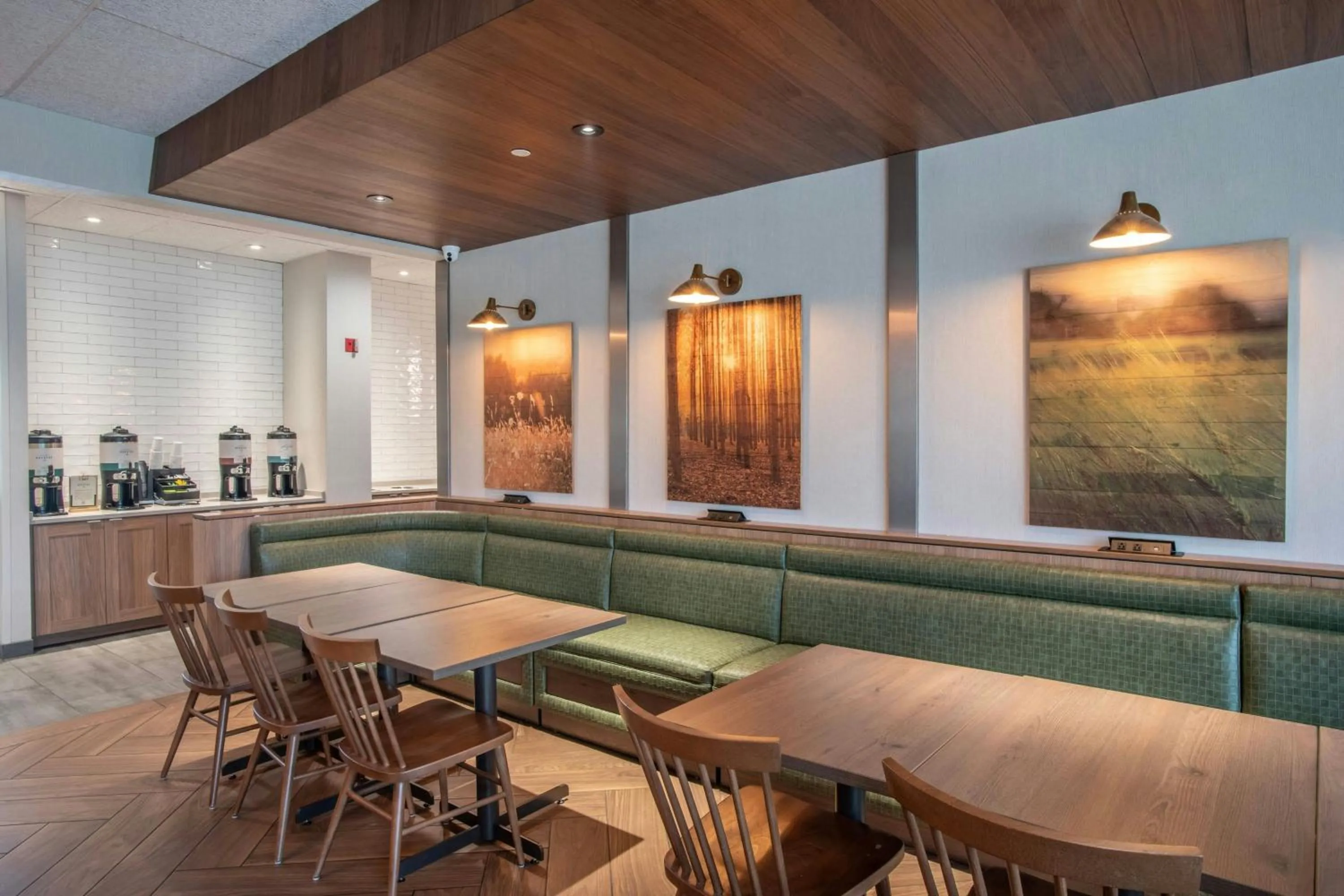 Restaurant/places to eat in Fairfield by Marriott Inn & Suites Newport Cincinnati