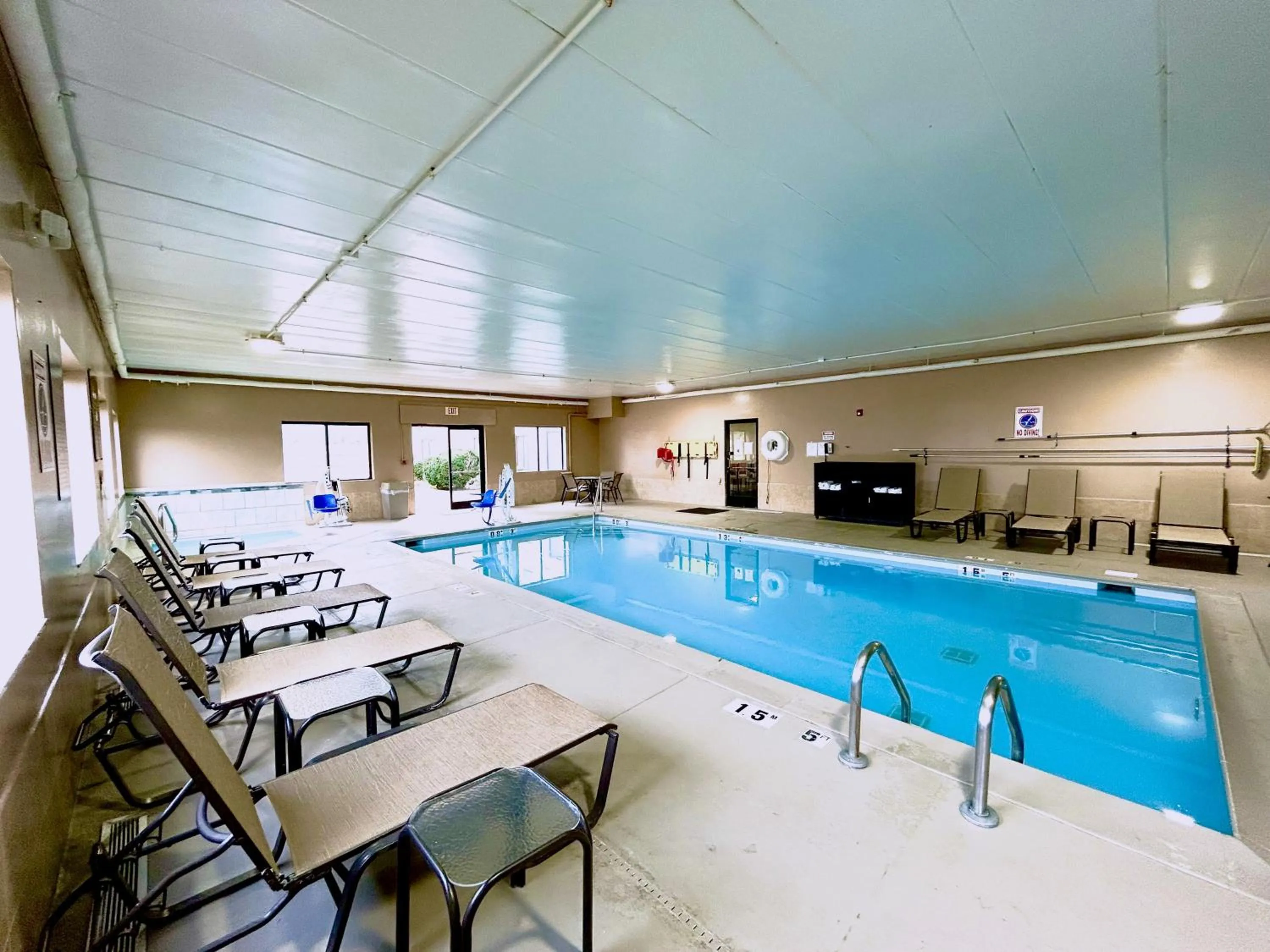 Pool view in Comfort Suites Georgetown