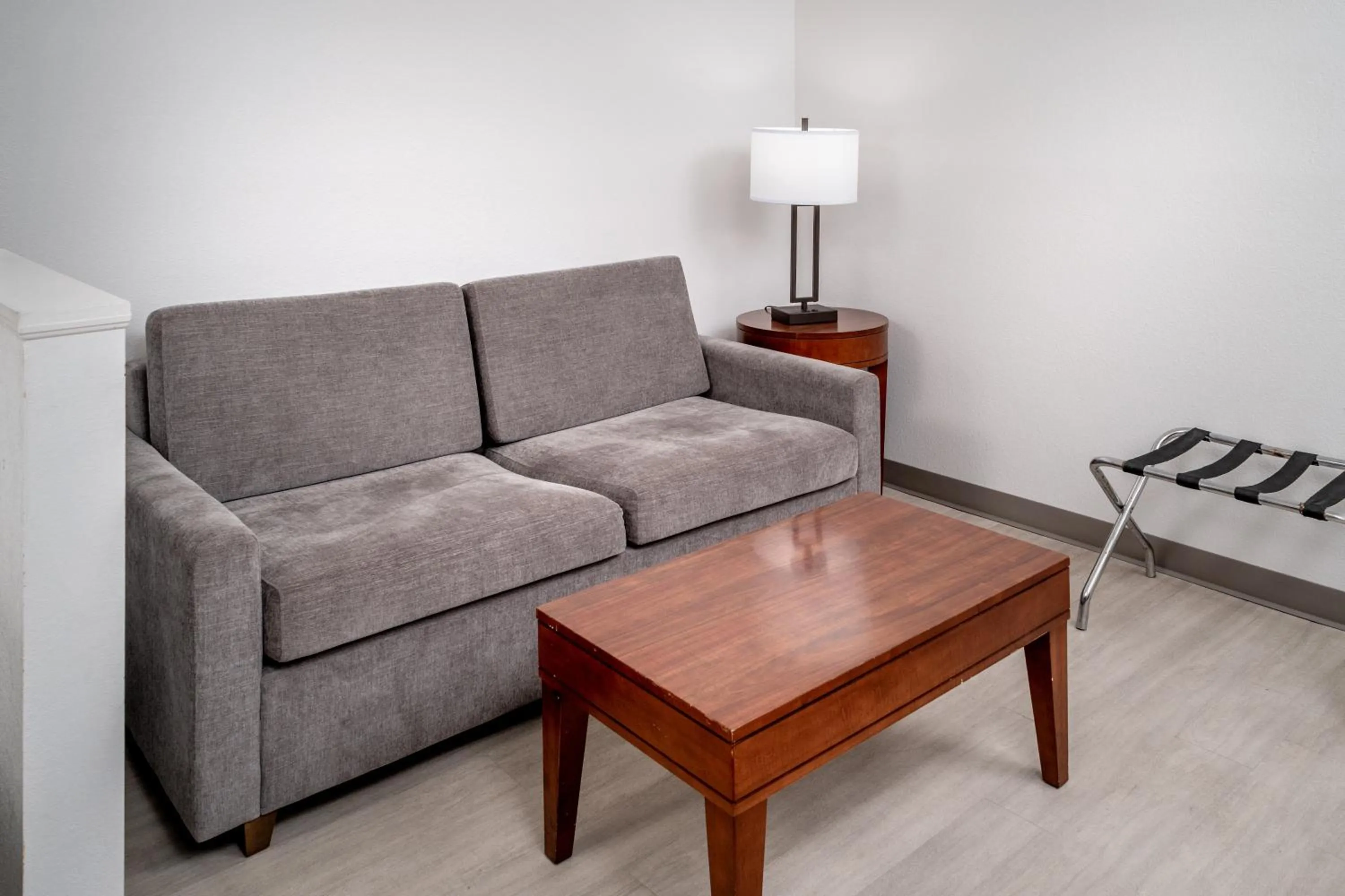 Seating area in Comfort Suites Prestonsburg West