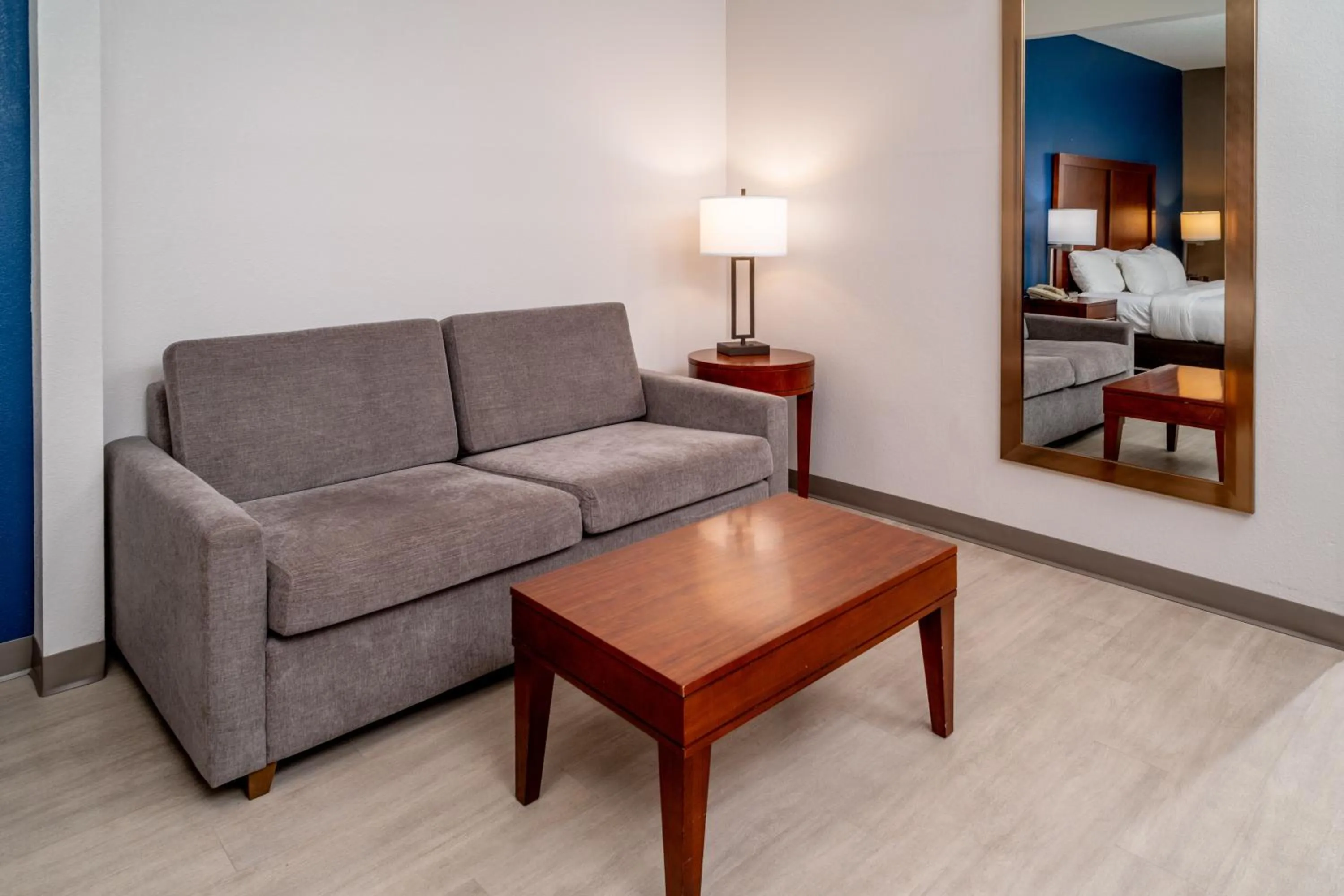 Seating area, Bed in Comfort Suites Prestonsburg West