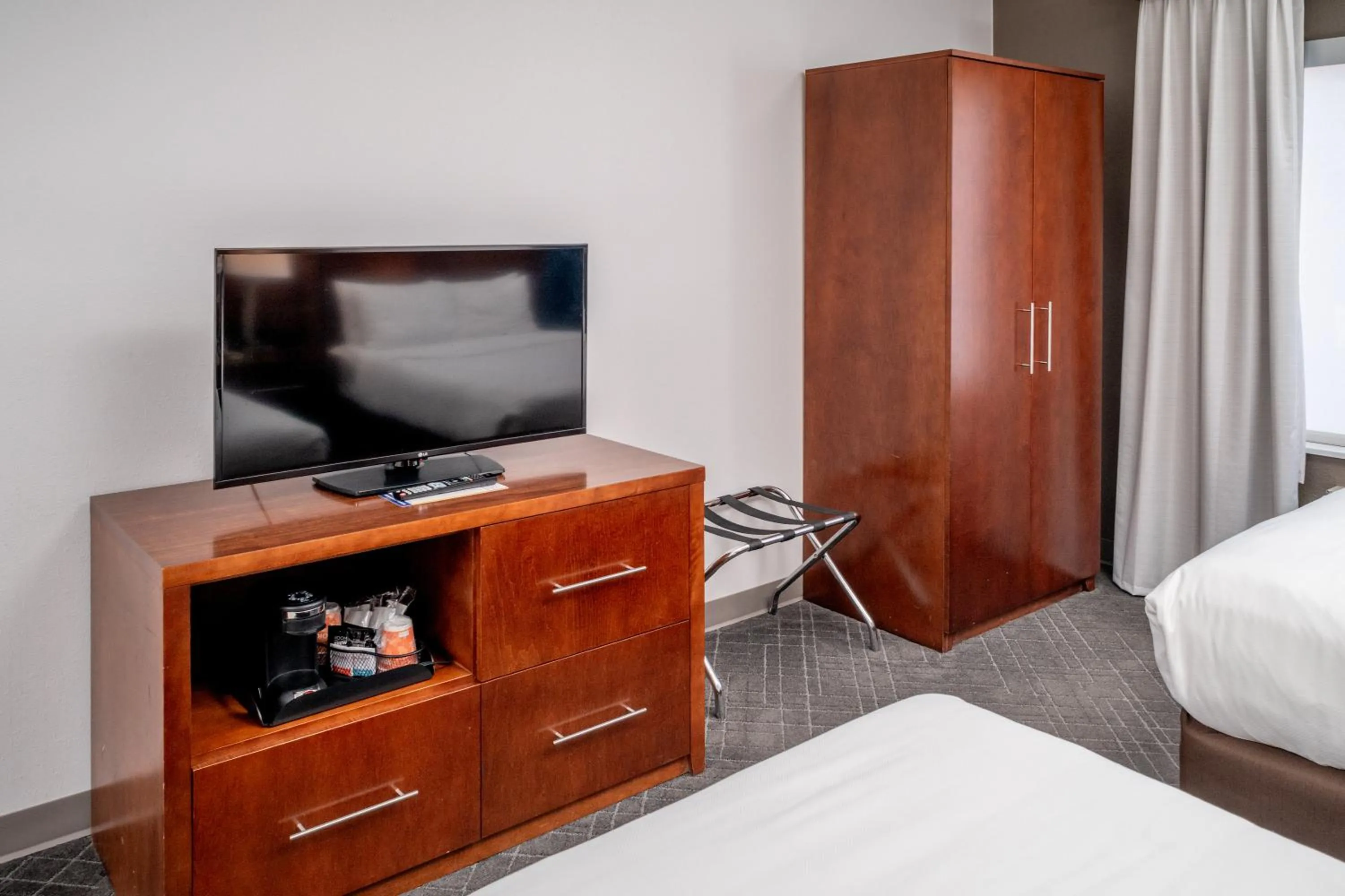 TV and multimedia, Bed in Comfort Suites Prestonsburg West
