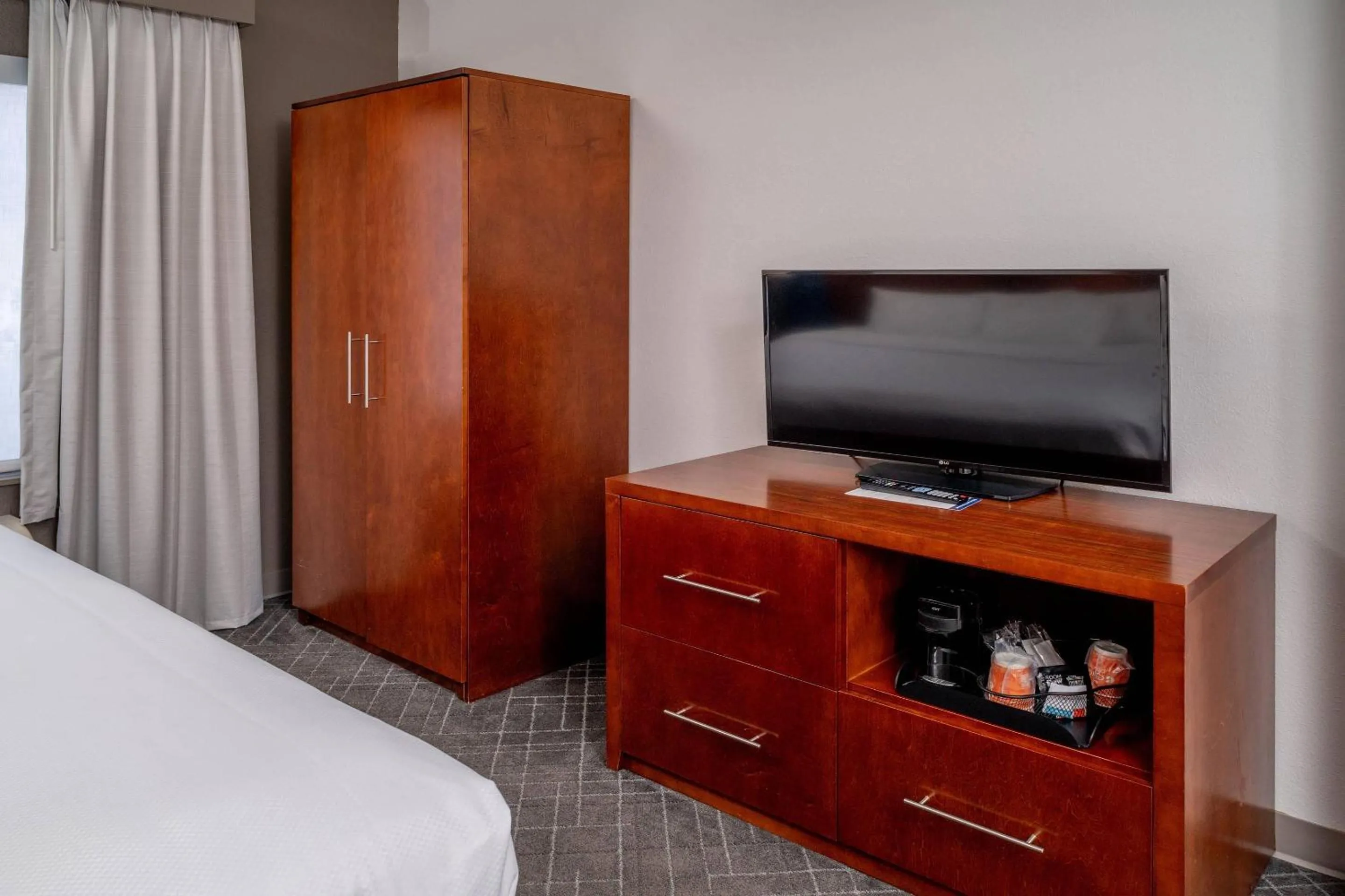 Bedroom, Bed in Comfort Suites Prestonsburg West