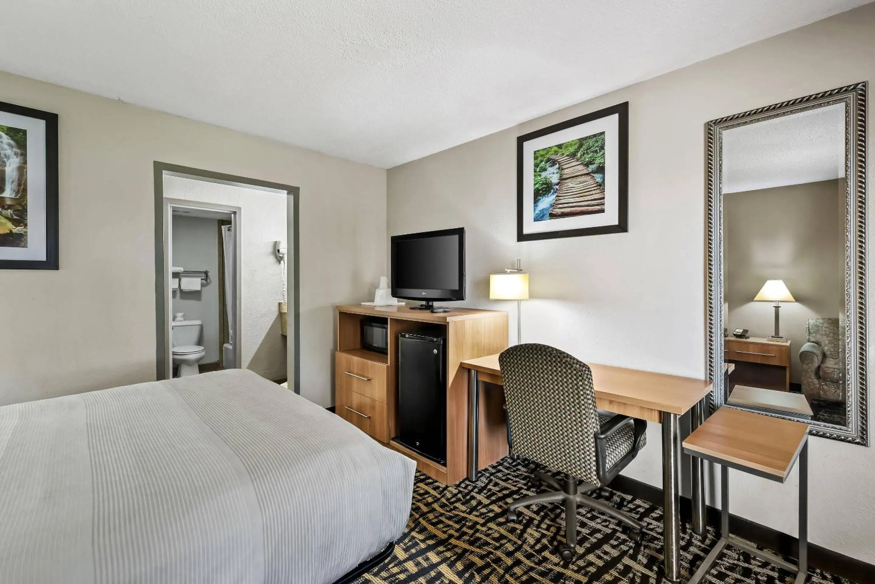 Bedroom, Bed in Quality Inn Bowling Green South