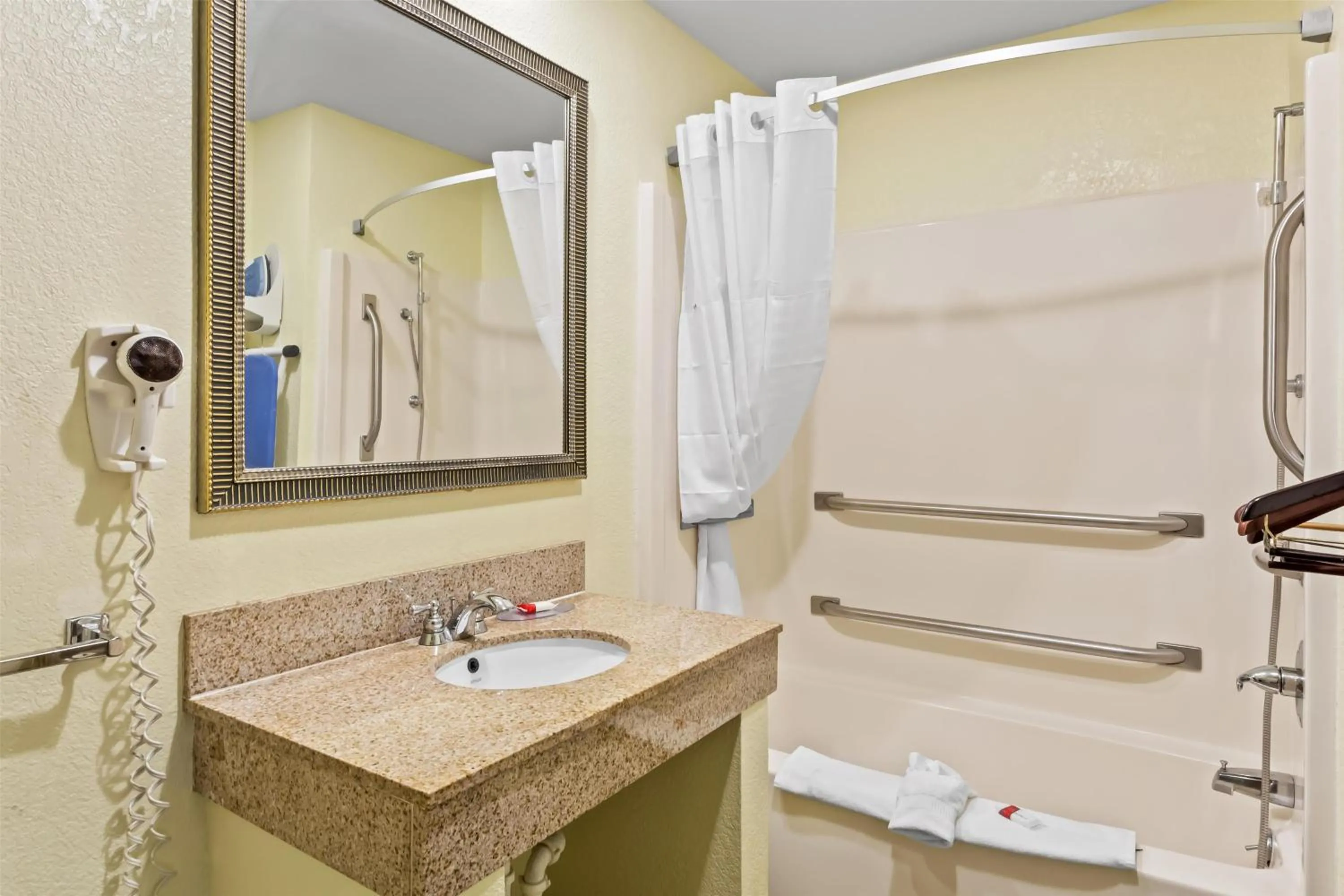 Bathroom in Americas Best Value Inn Grayson