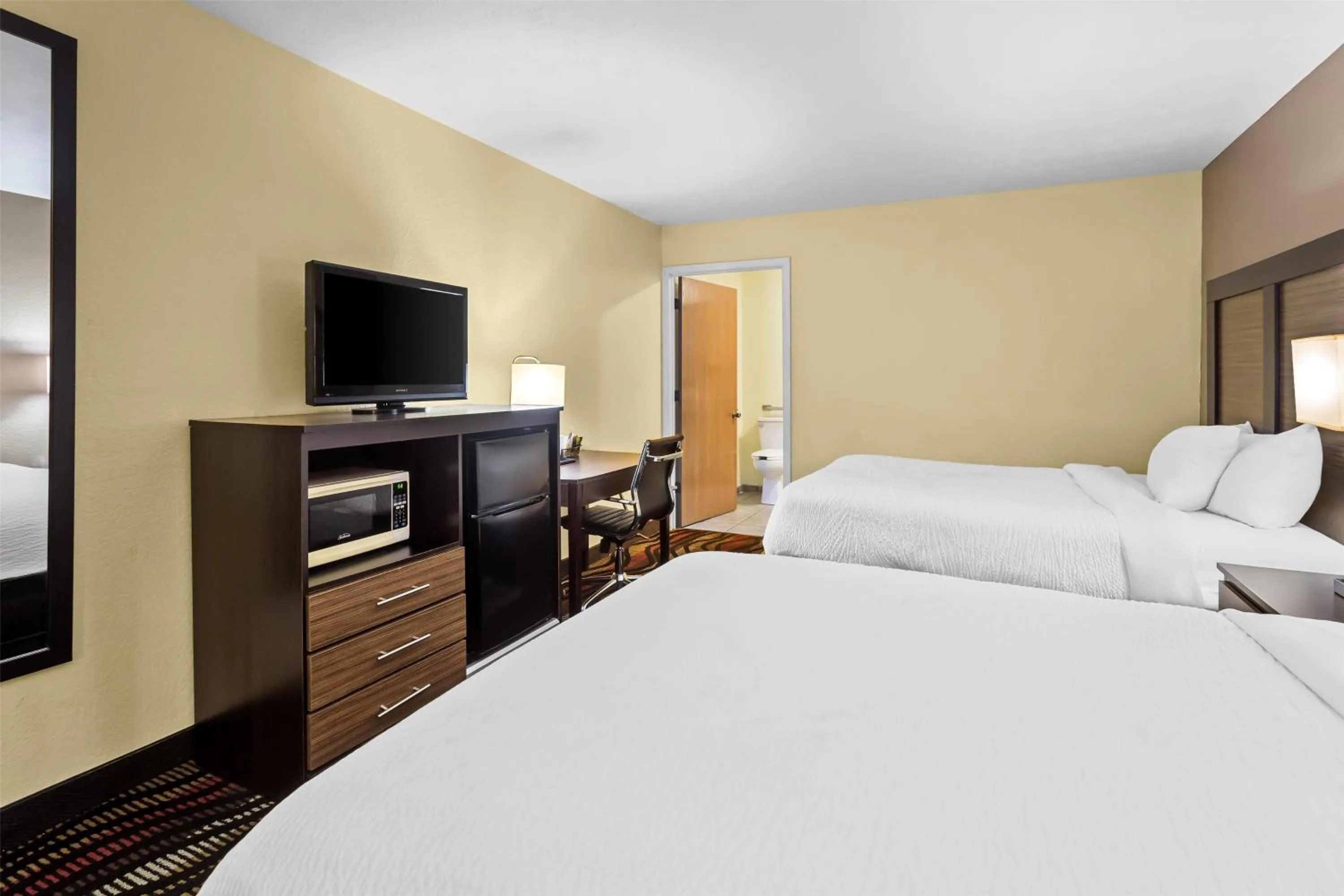 Bedroom, Bed in Americas Best Value Inn Grayson