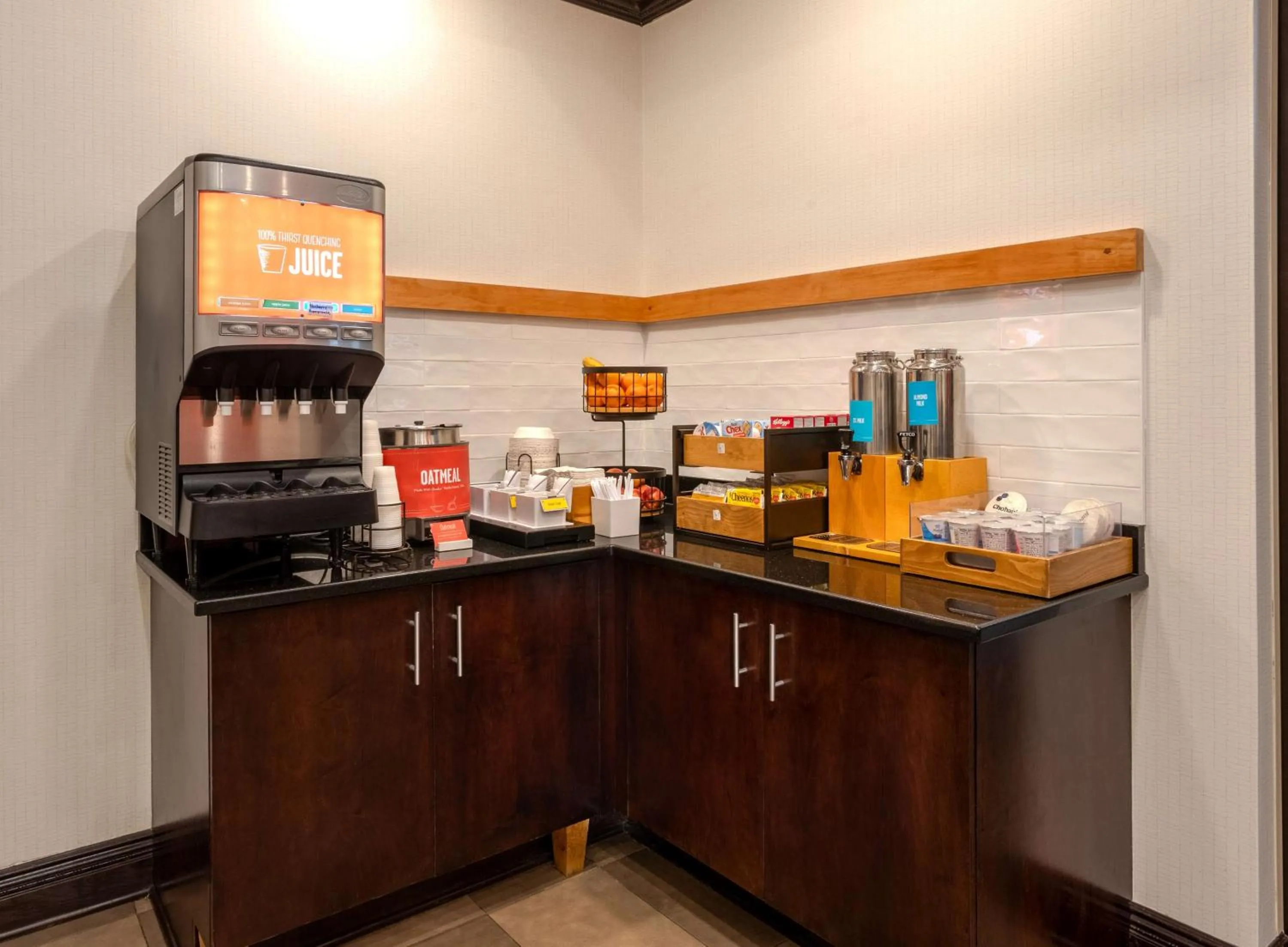 Coffee/tea facilities in Hampton Inn Buffalo-South/I-90