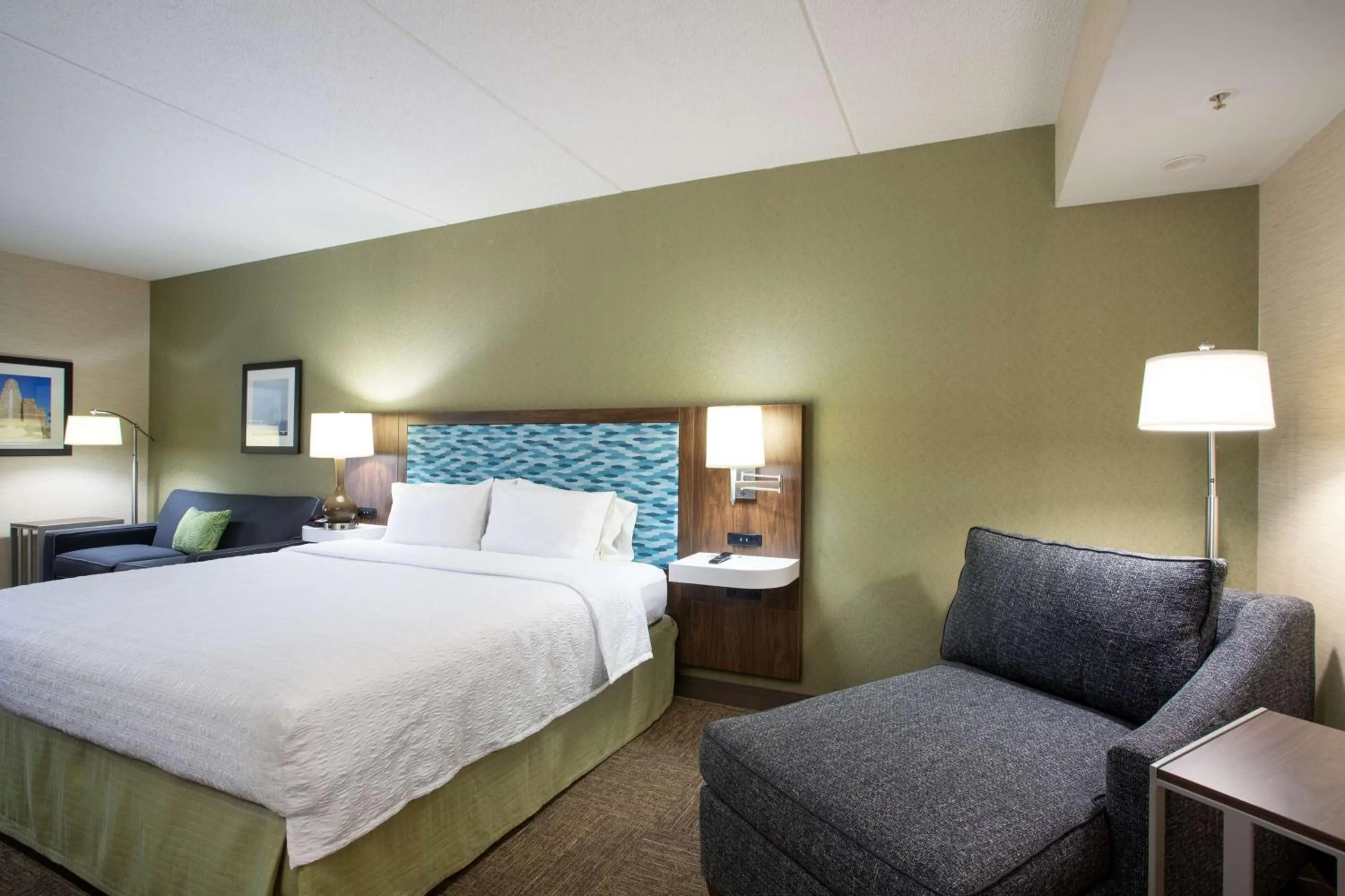 Bed in Hampton Inn Buffalo-South/I-90