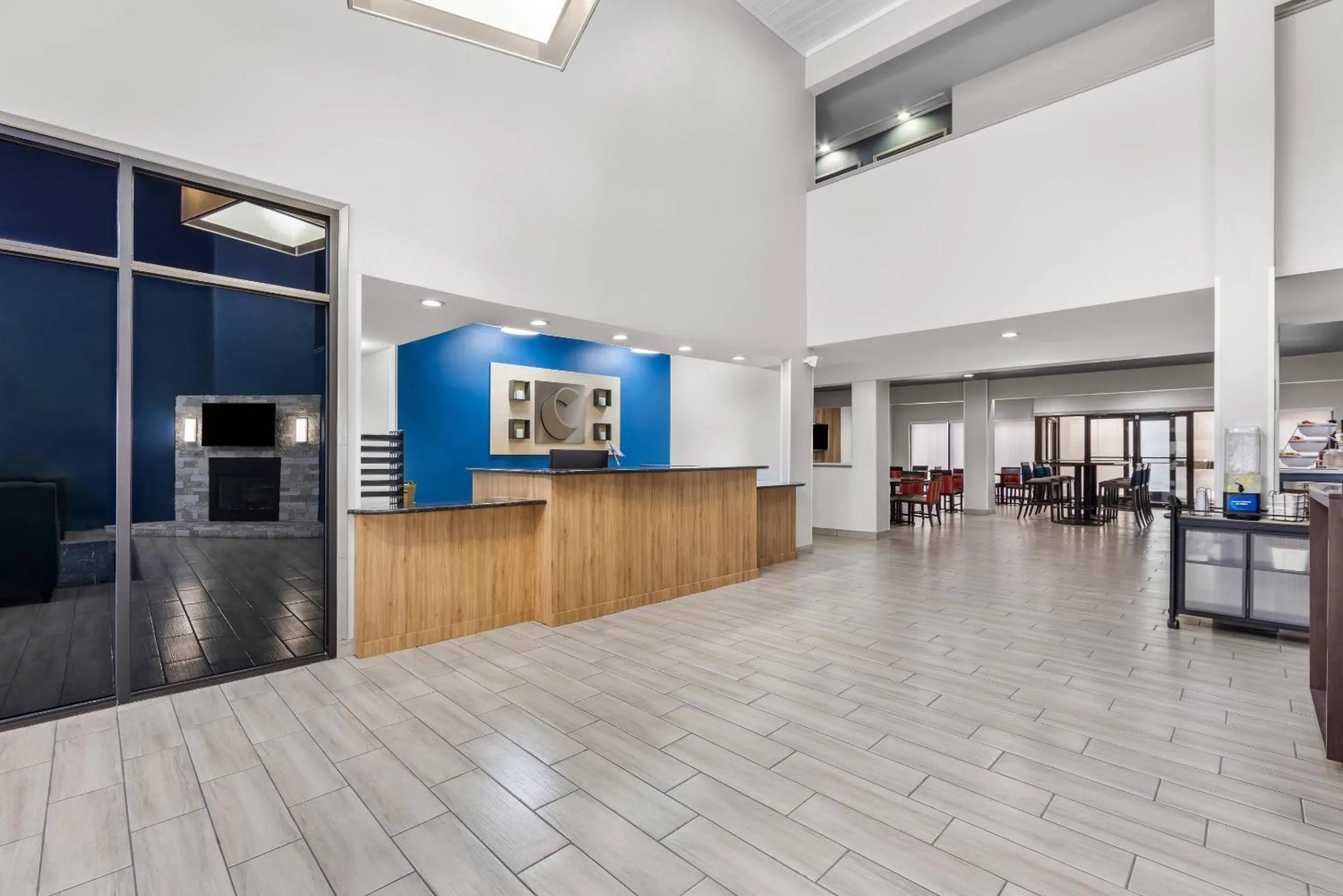 Lobby or reception in Comfort Suites London South