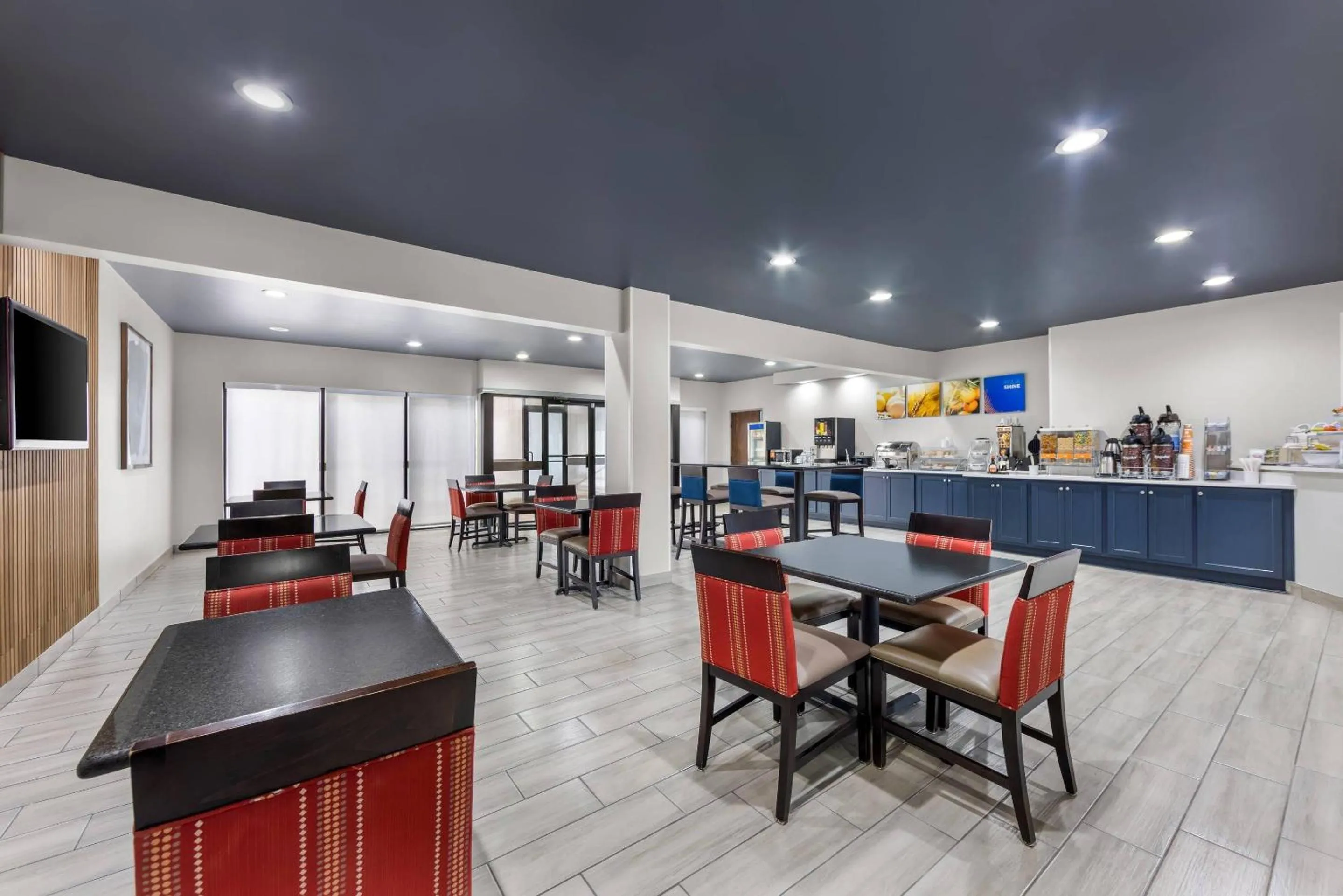 Breakfast in Comfort Suites London South