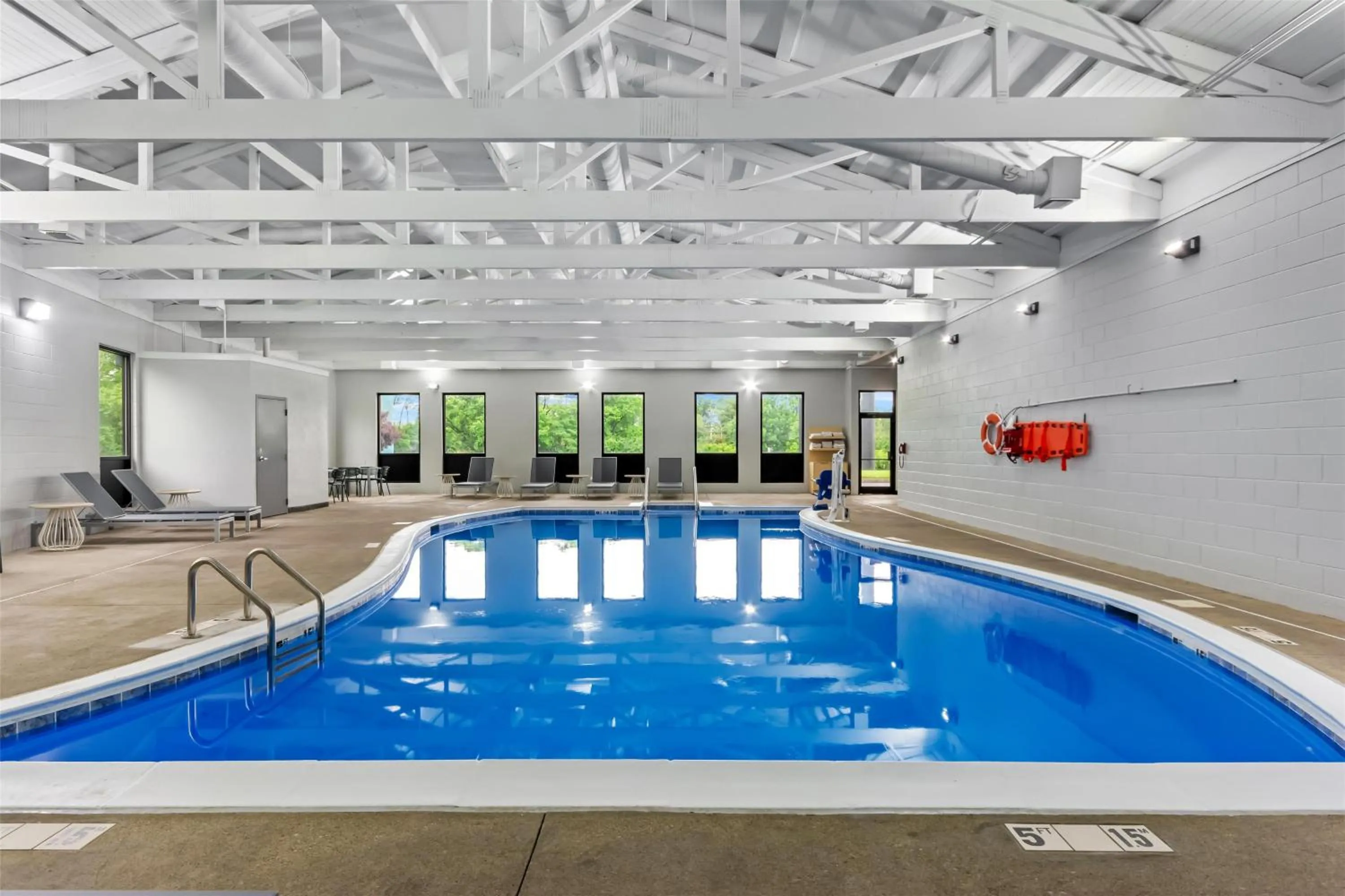 Pool view in Spark by Hilton Lexington Hamburg