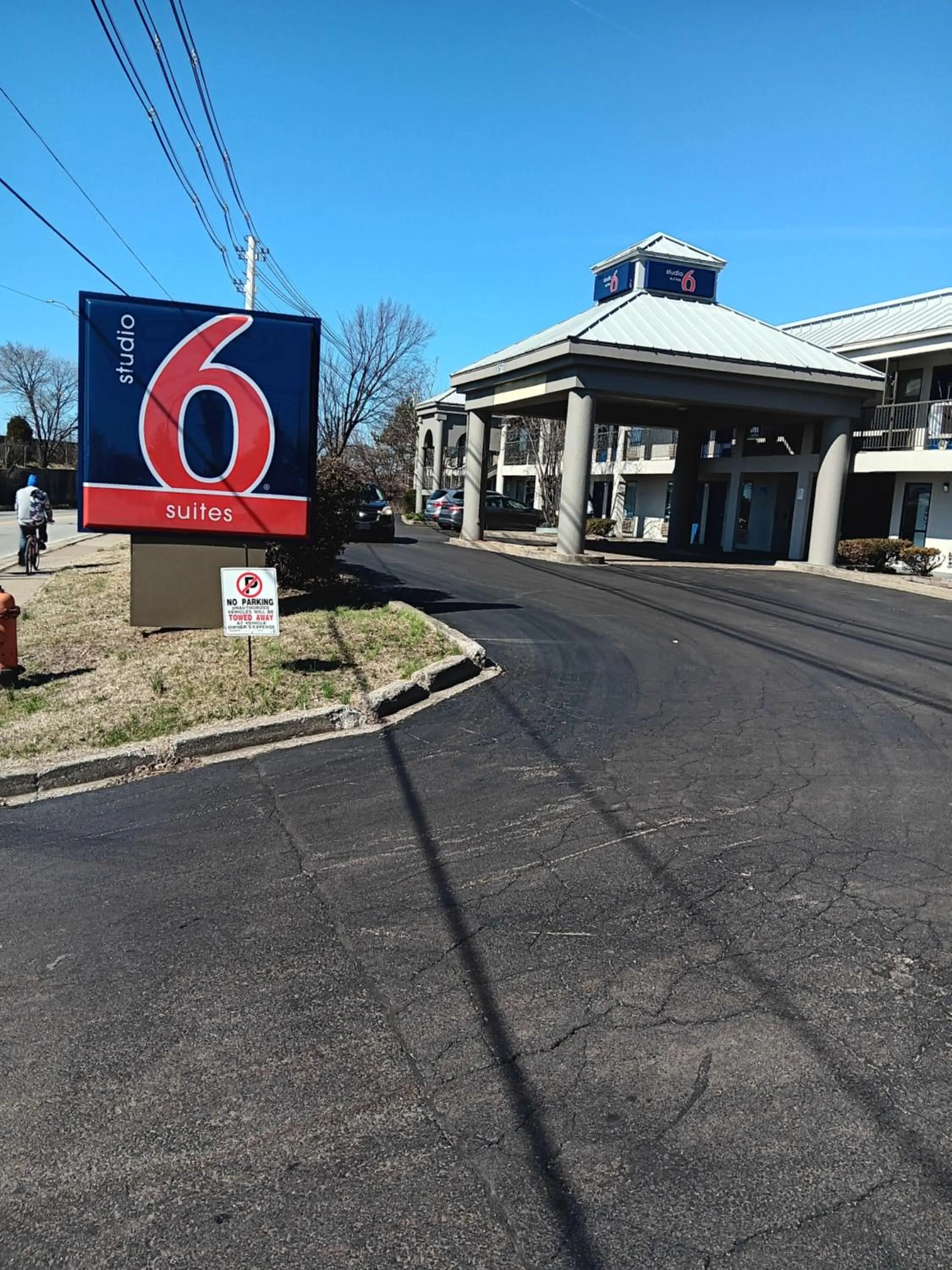 Property building in Studio 6 Suites Louisville KY Airport/Expo Center