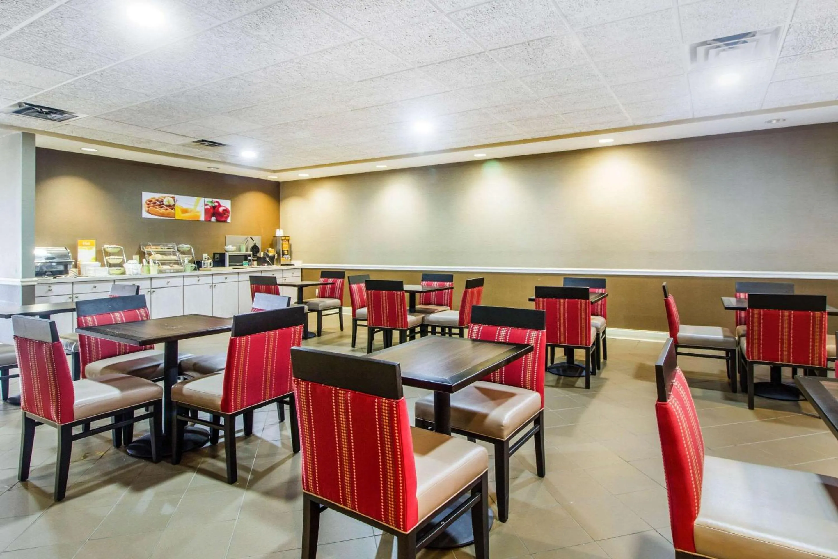 Restaurant/places to eat in Quality Suites Corbin North