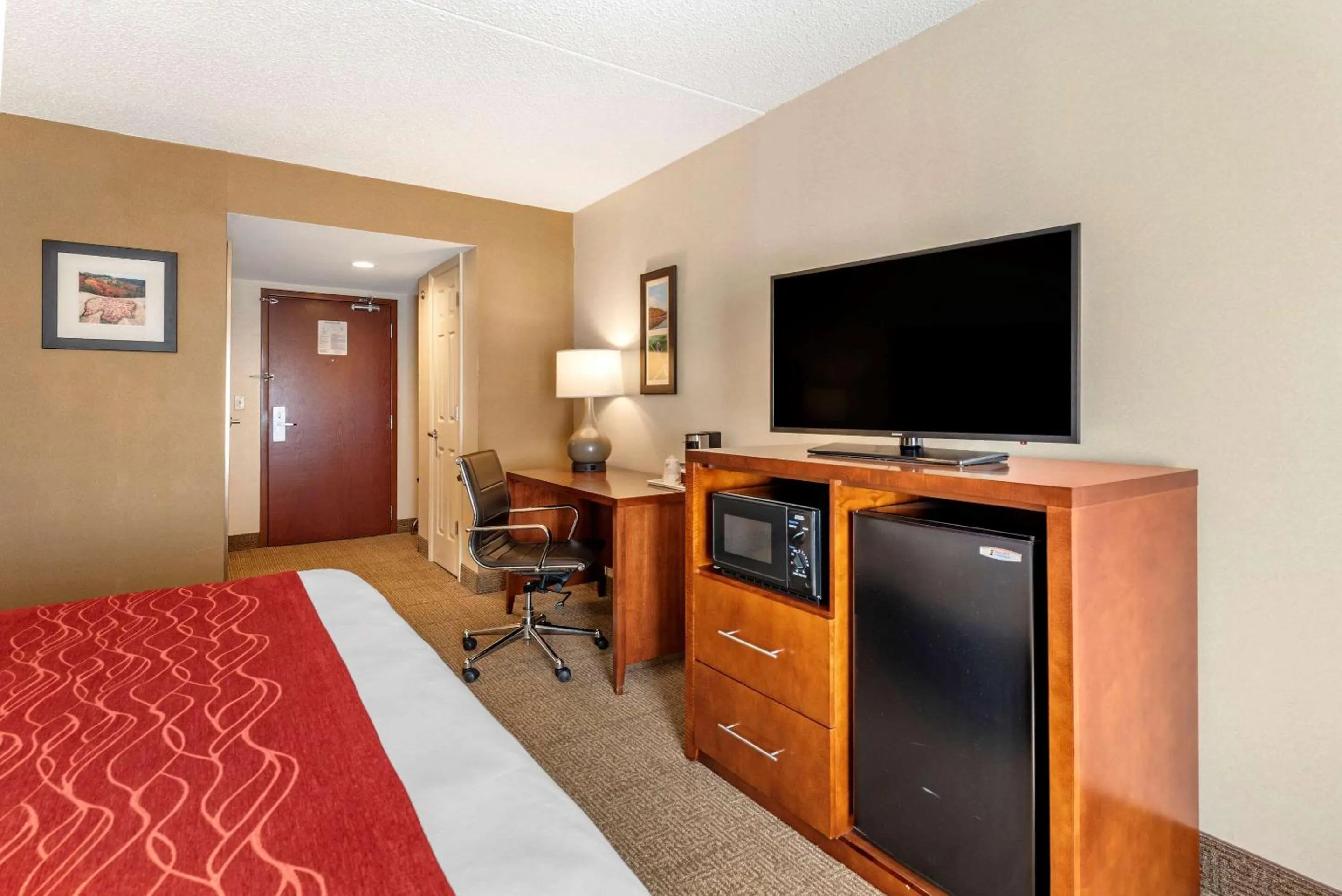 Photo of the whole room, Bed in Comfort Inn & Suites Morehead