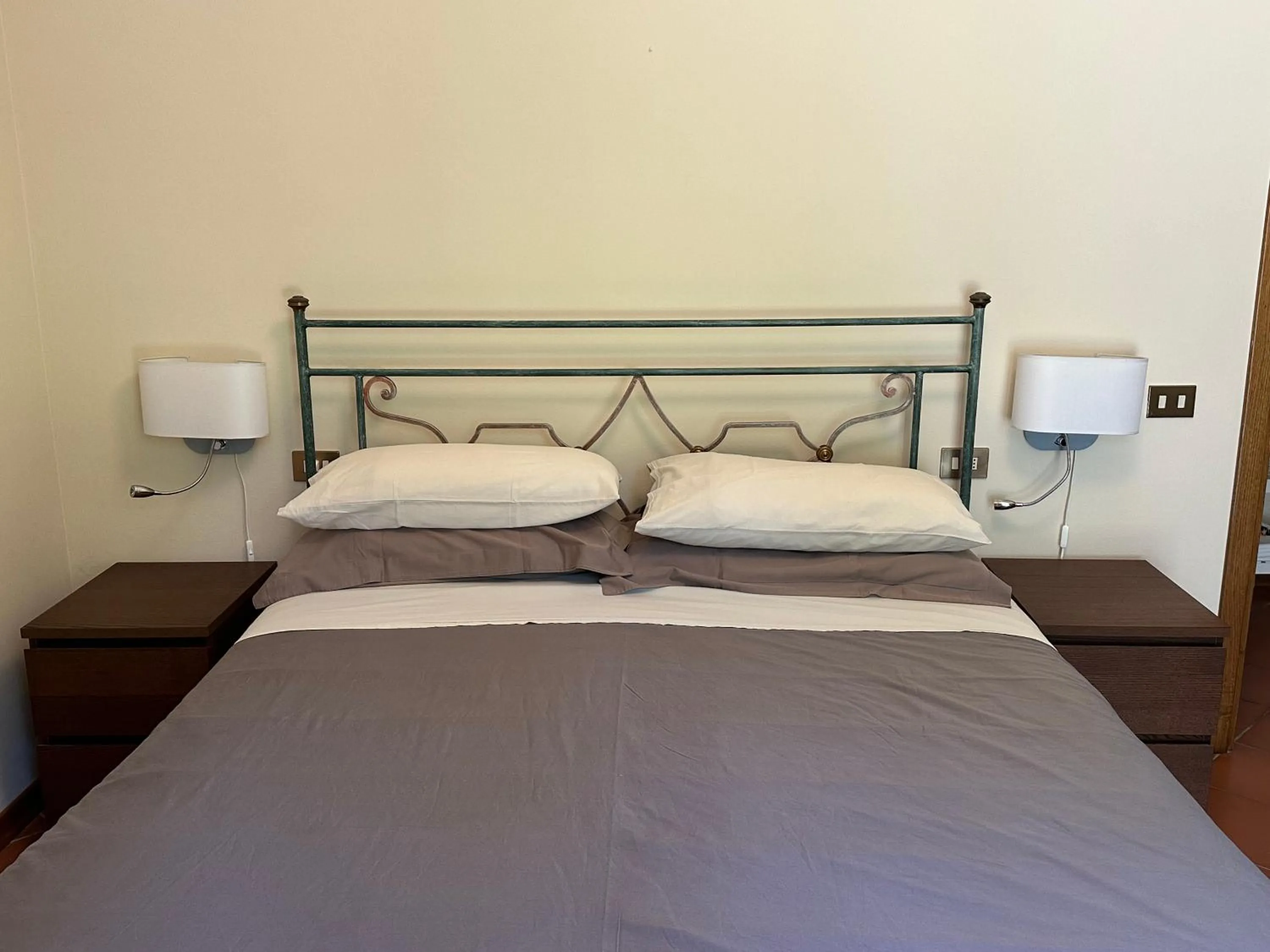 Bed in The Grapevine by MANVI