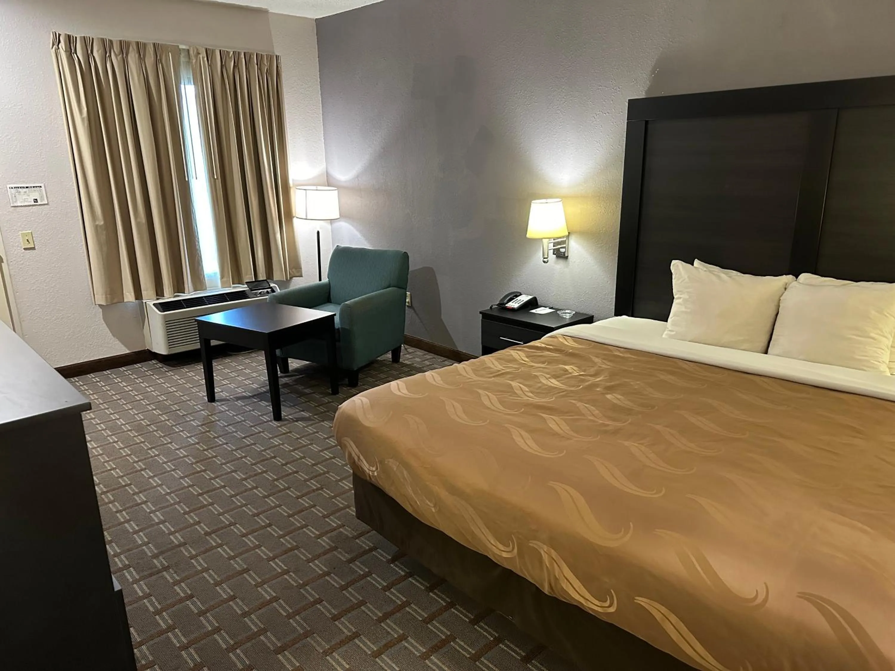 Photo of the whole room, Bed in Quality Inn