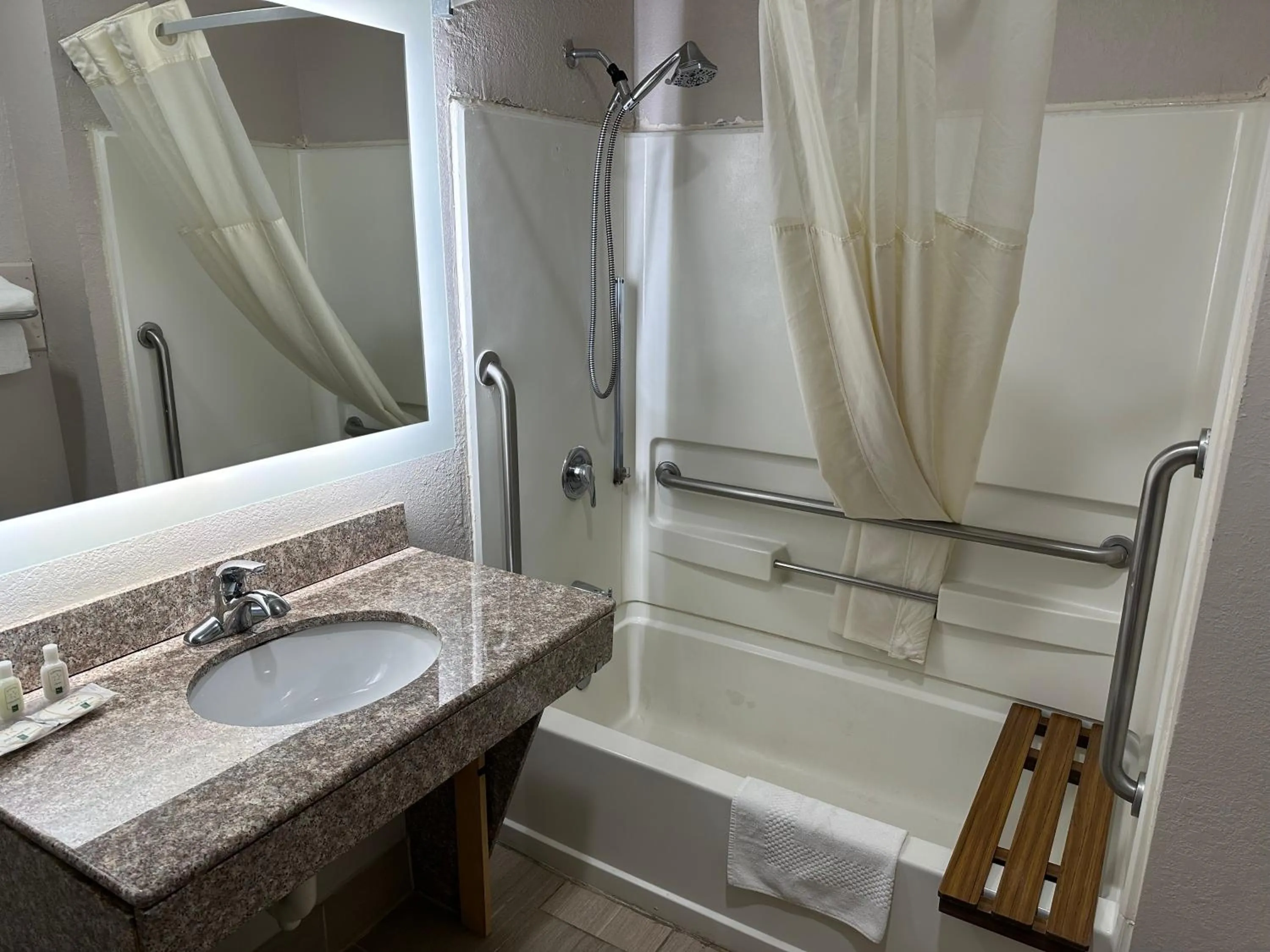 Bathroom in Quality Inn