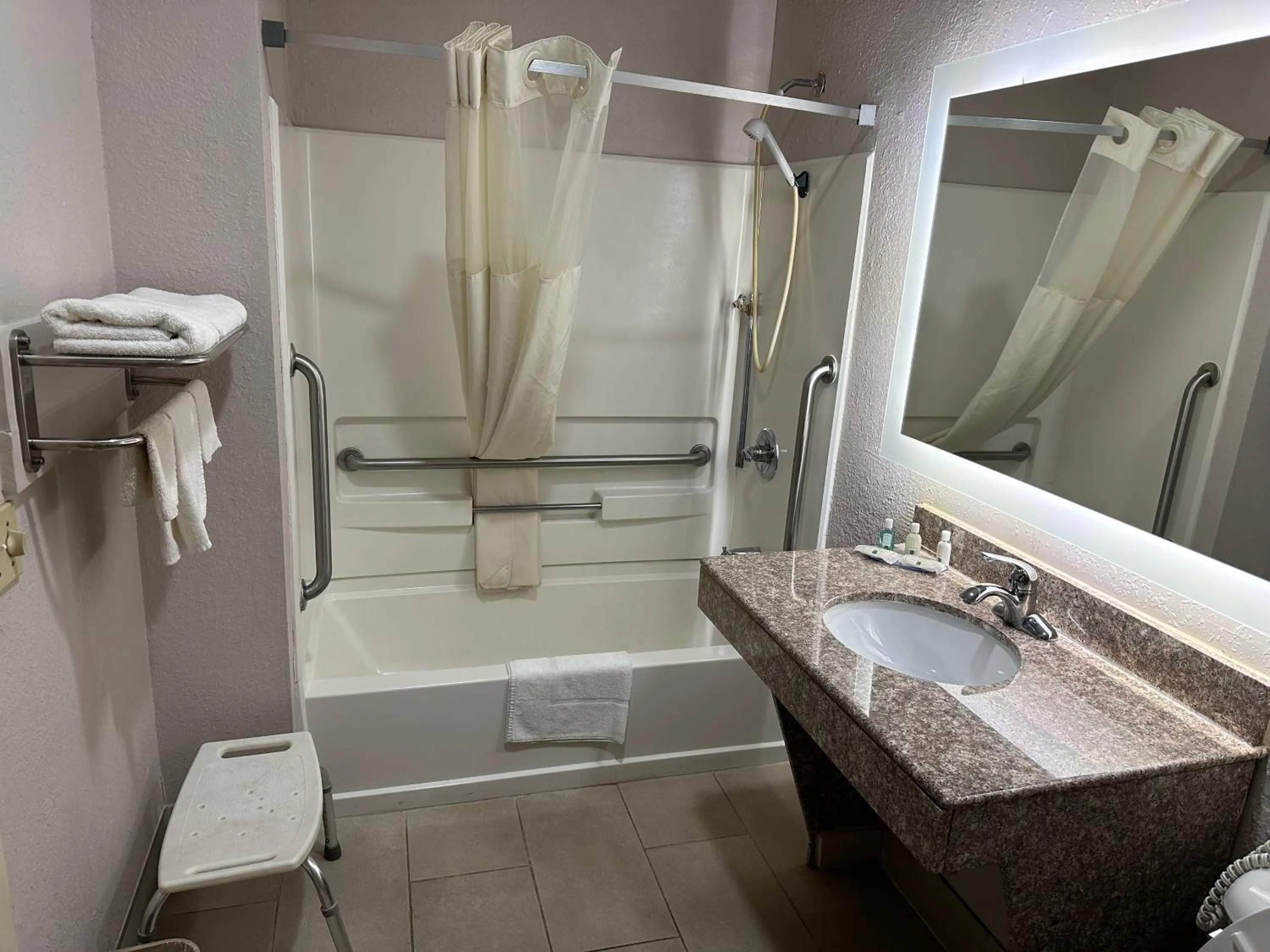 Bathroom in Quality Inn
