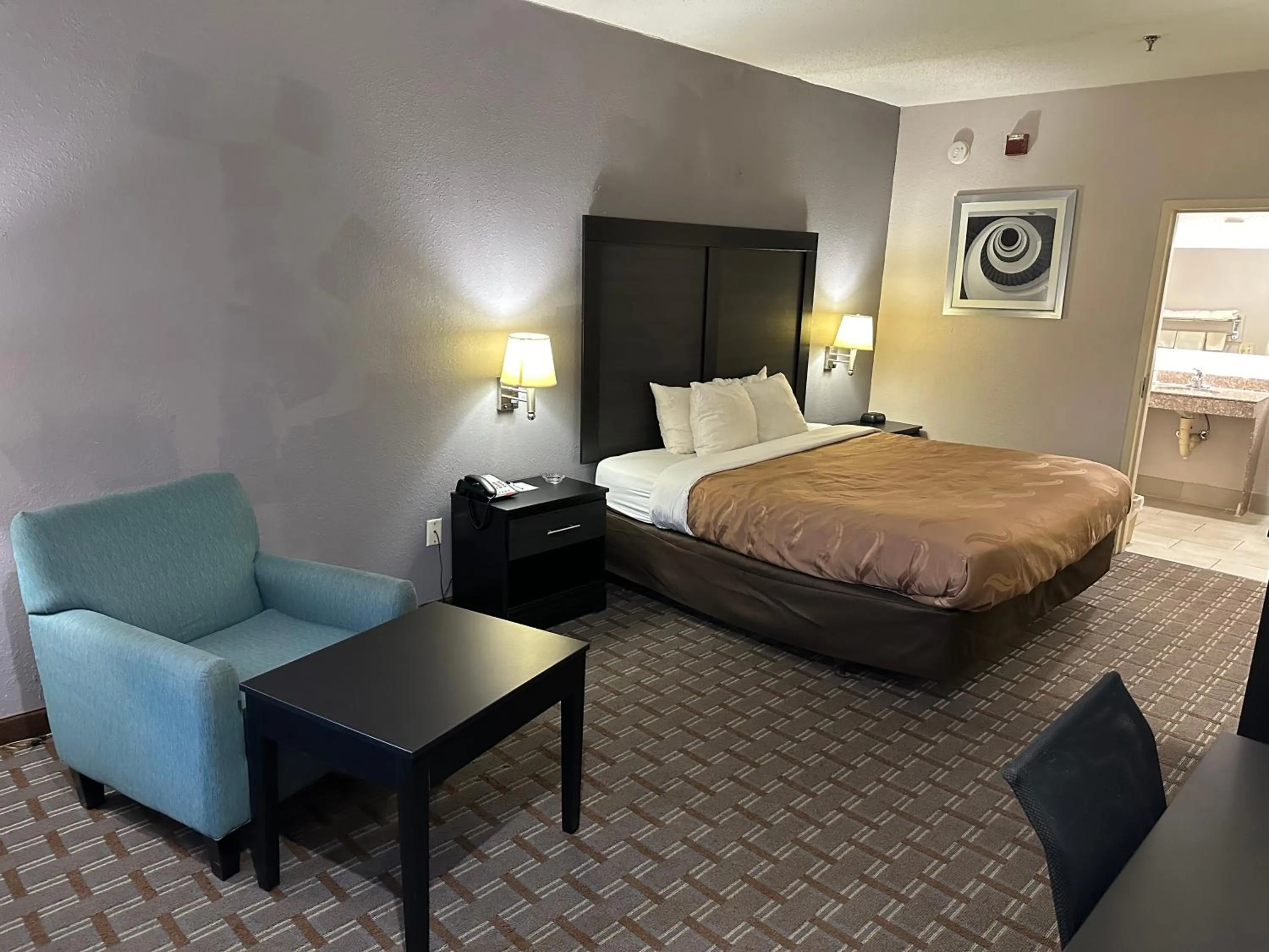 Photo of the whole room, Bed in Quality Inn