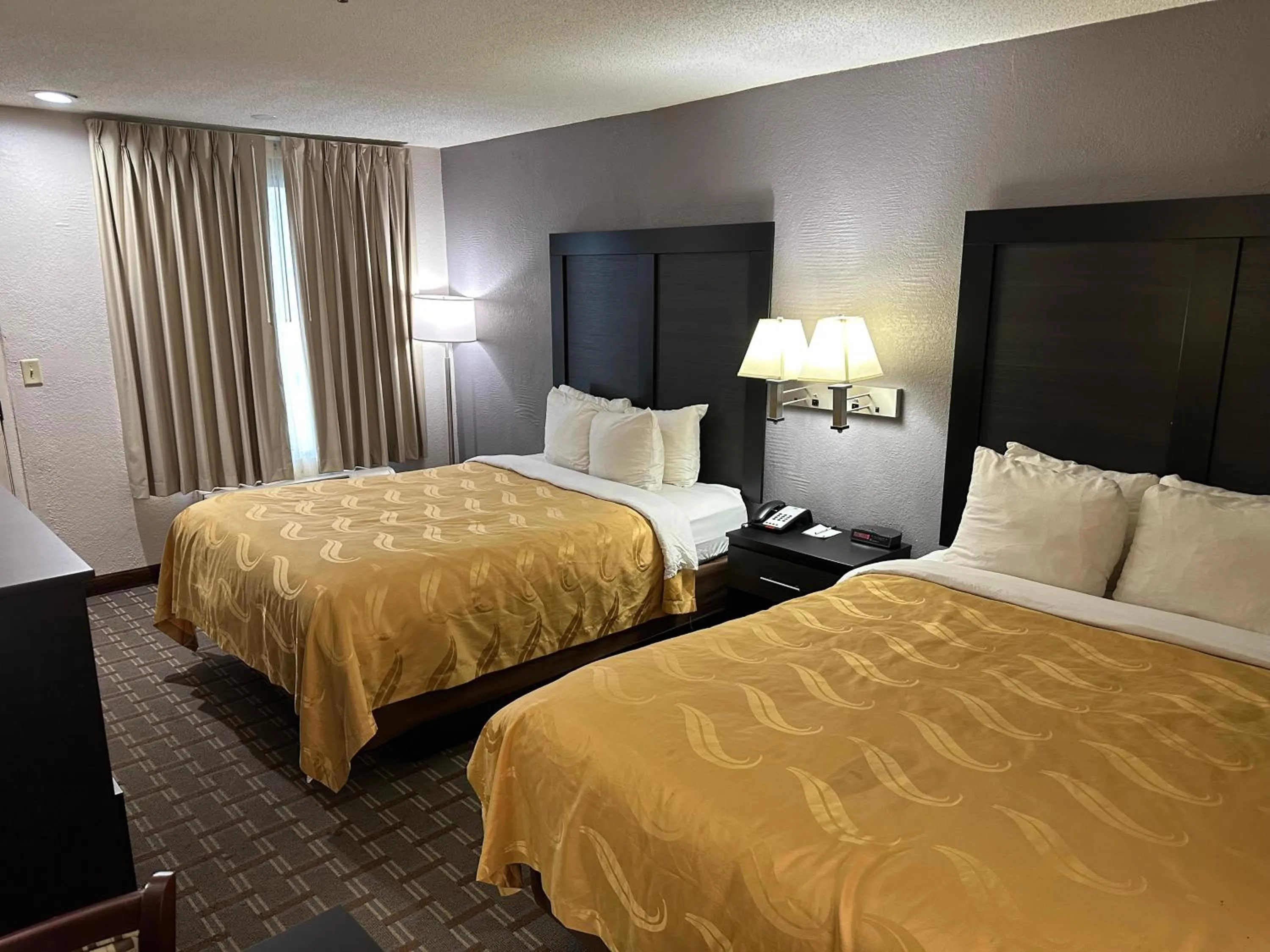 Photo of the whole room, Bed in Quality Inn