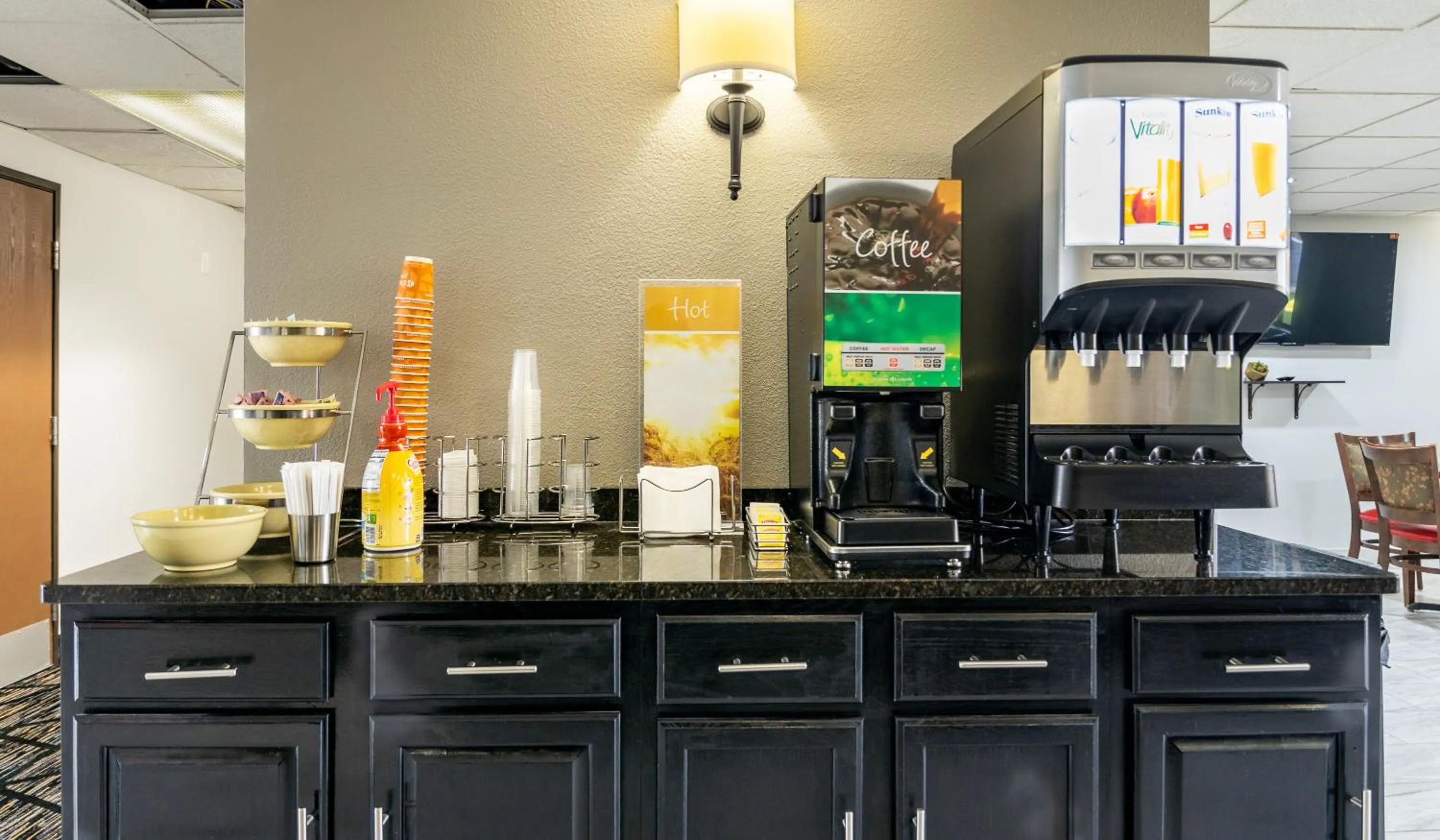 Coffee/tea facilities in Quality Inn Carrollton