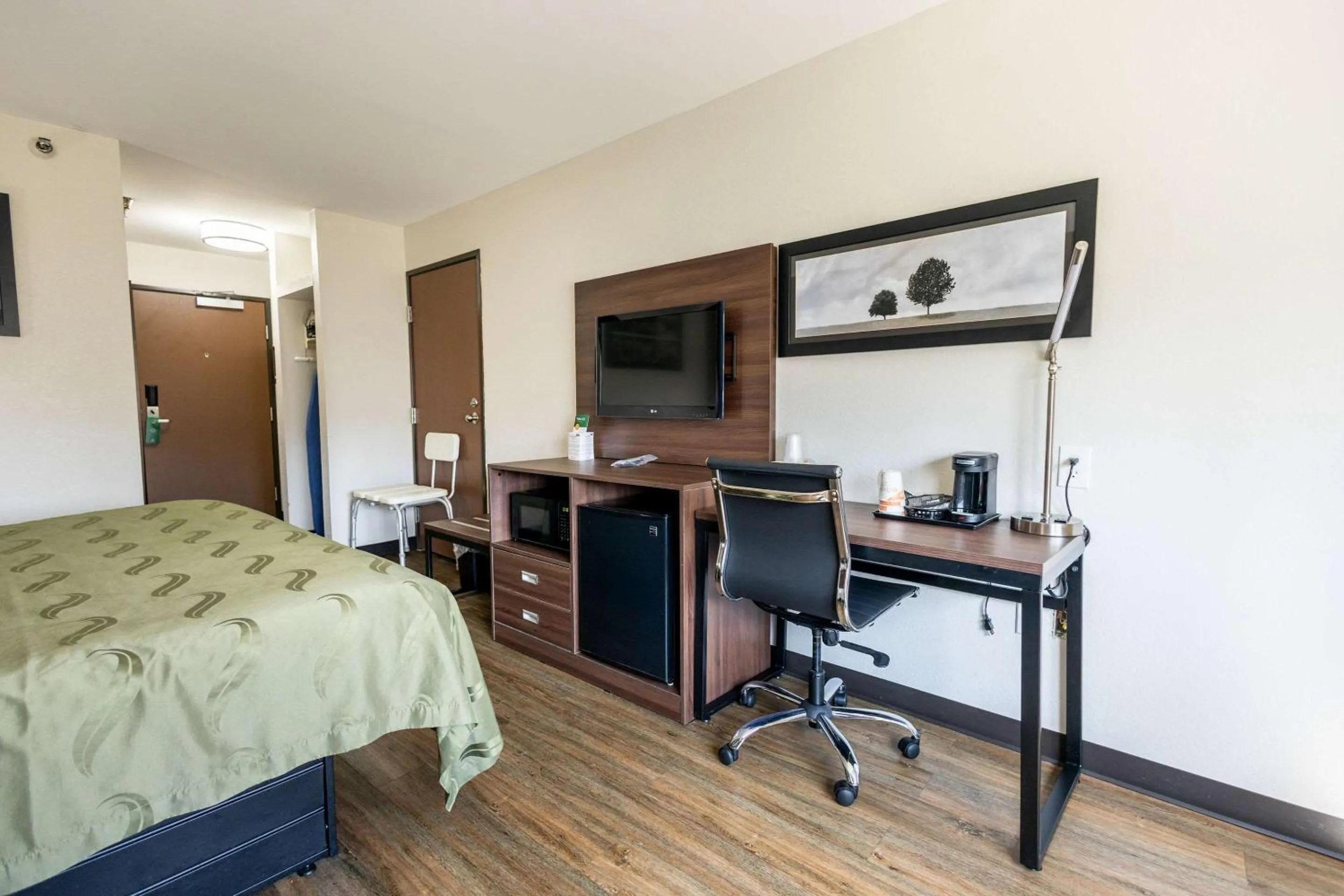 Bedroom, Bed in Quality Inn Carrollton