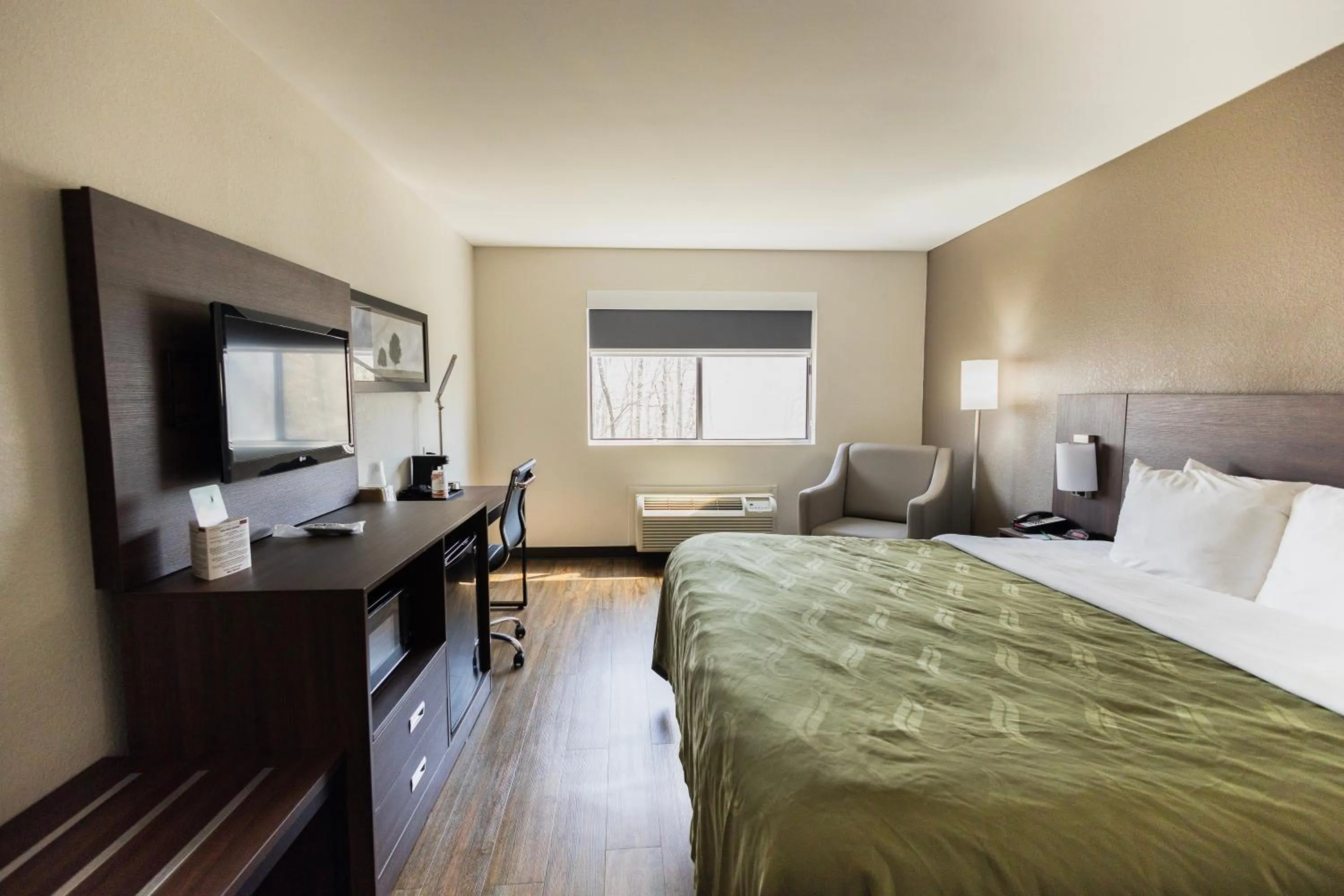 Bedroom, Bed in Quality Inn Carrollton