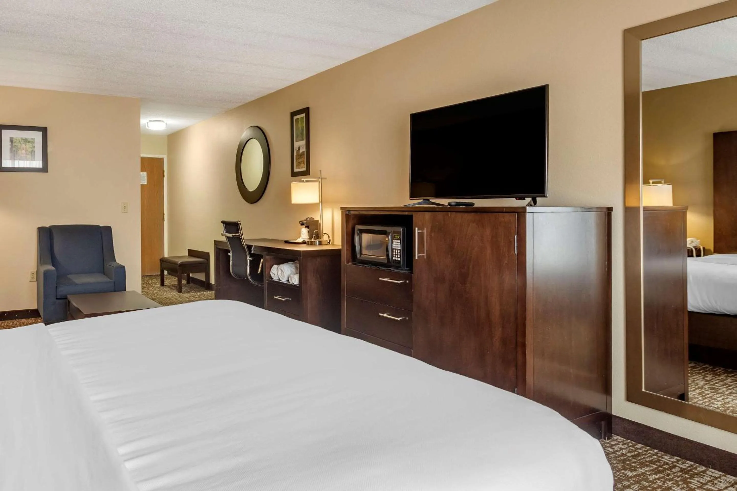 Photo of the whole room, Bed in Comfort Inn Paducah I-24