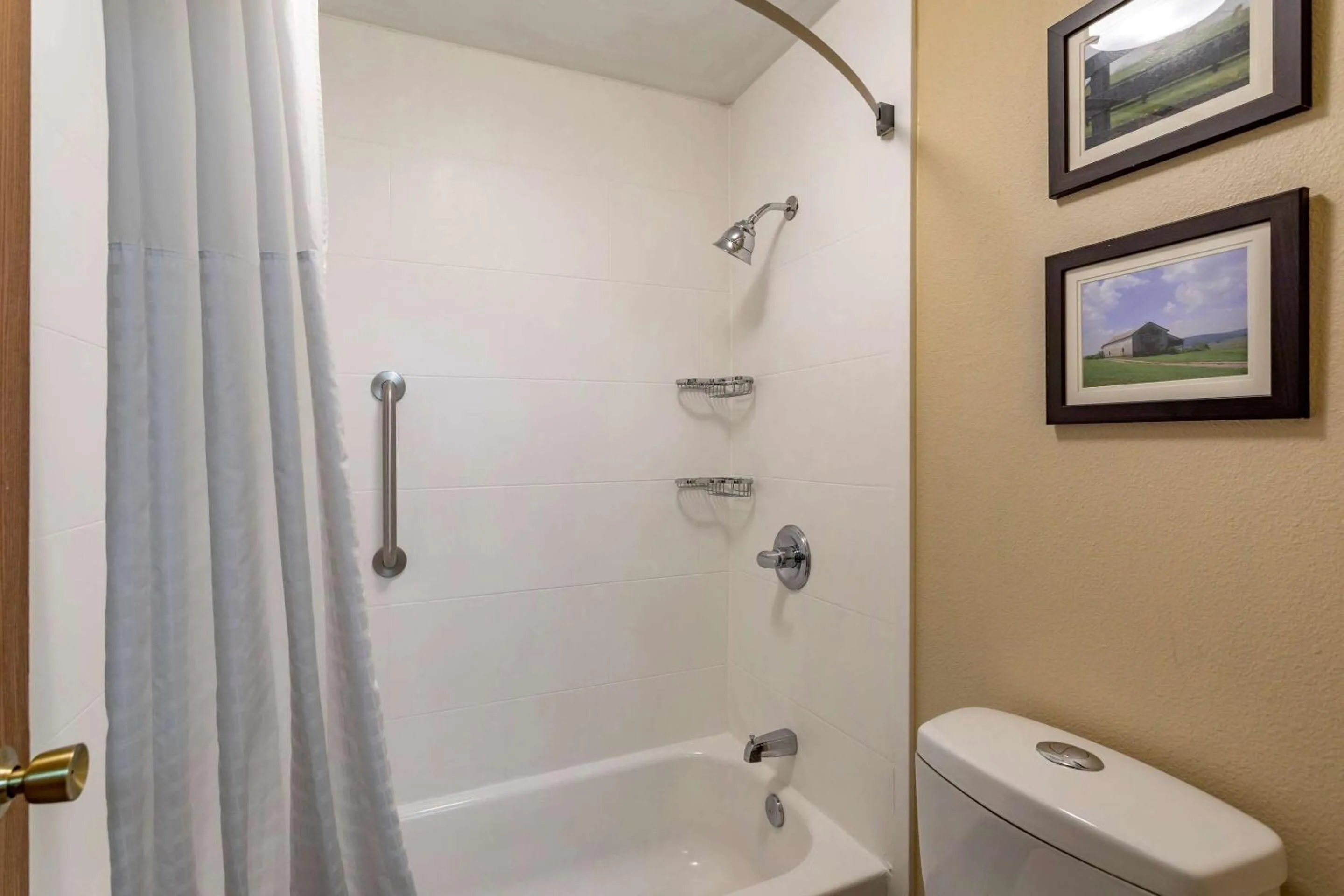 Bathroom in Comfort Inn Paducah I-24