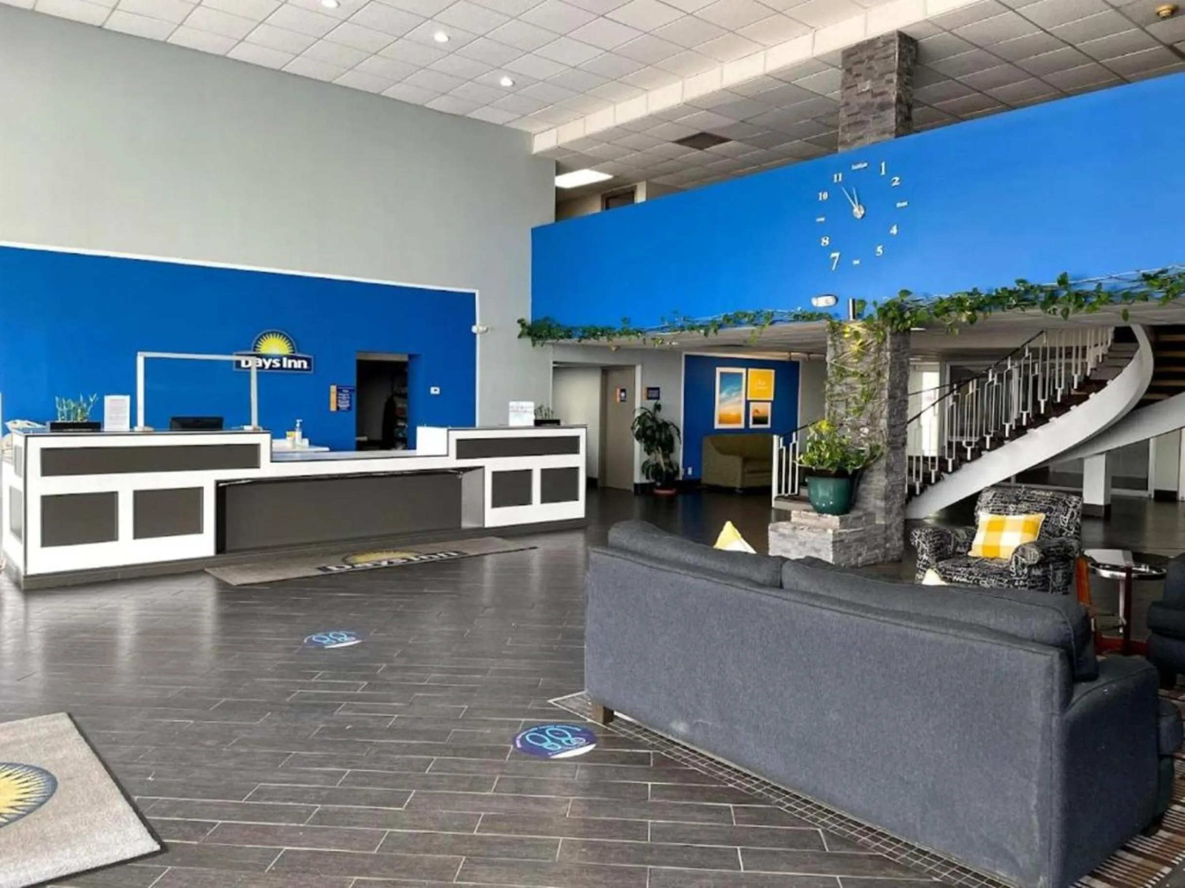 Lobby or reception in Days Inn by Wyndham Fort Wright Cincinnati Area