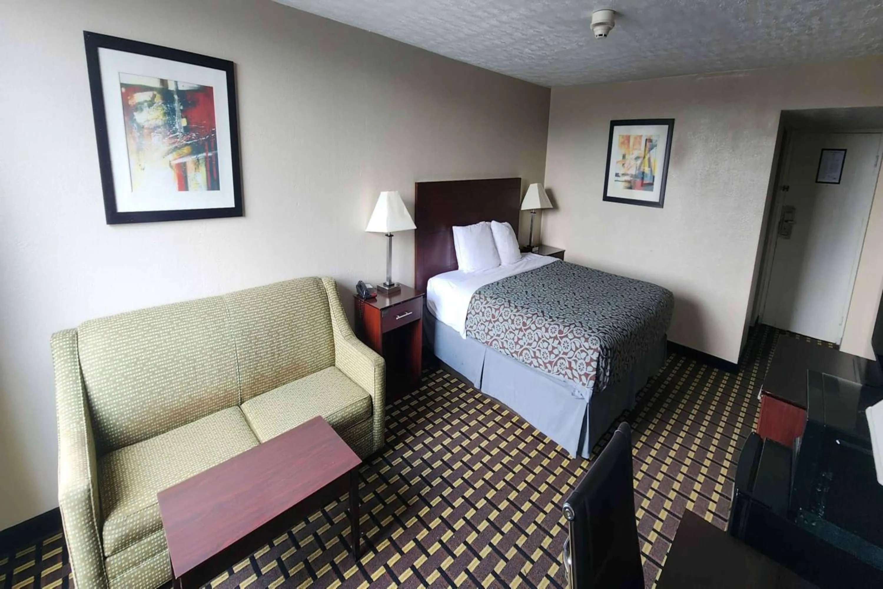 Photo of the whole room, Bed in Days Inn by Wyndham Fort Wright Cincinnati Area
