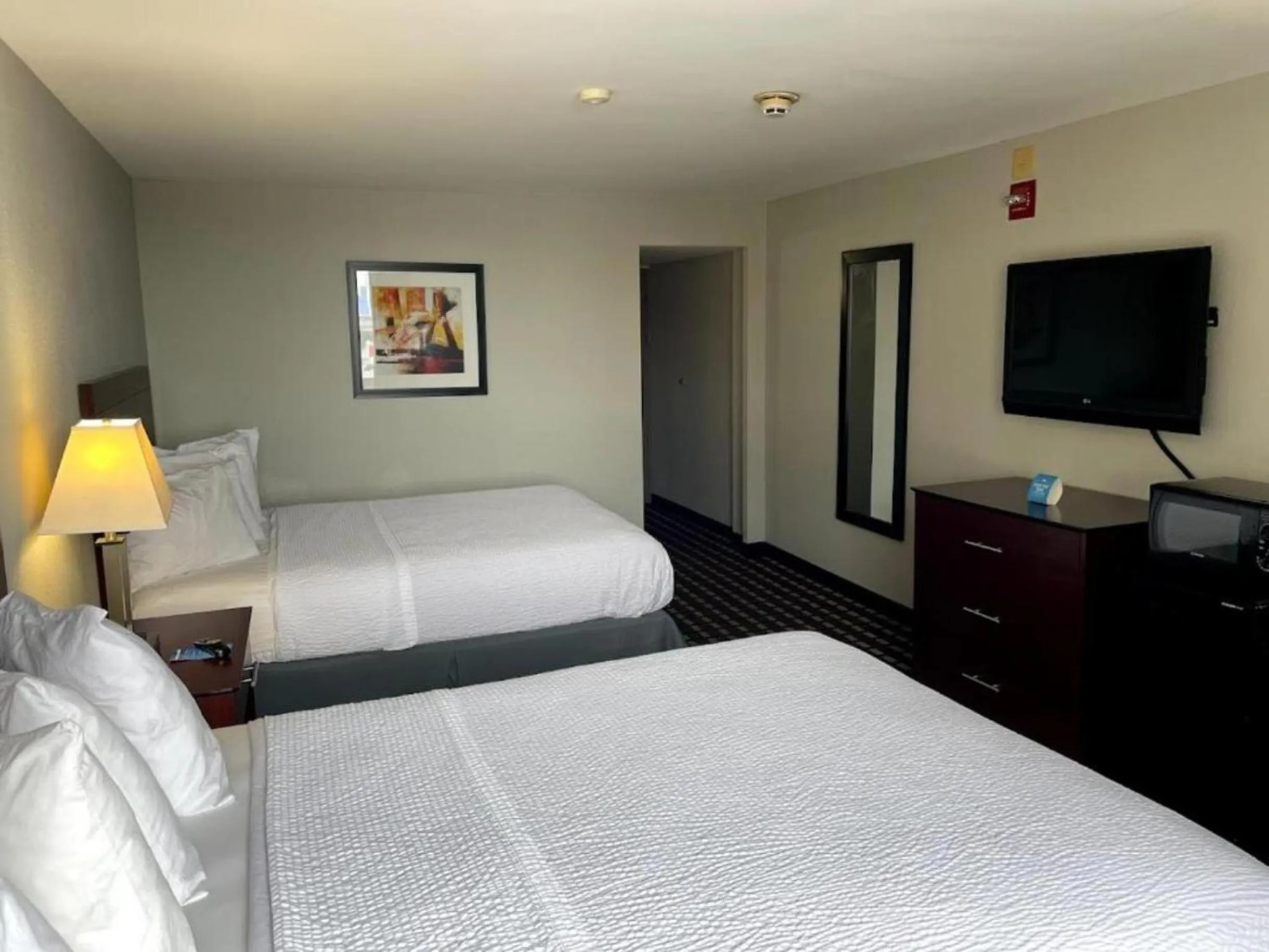 View (from property/room), Bed in Days Inn by Wyndham Fort Wright Cincinnati Area