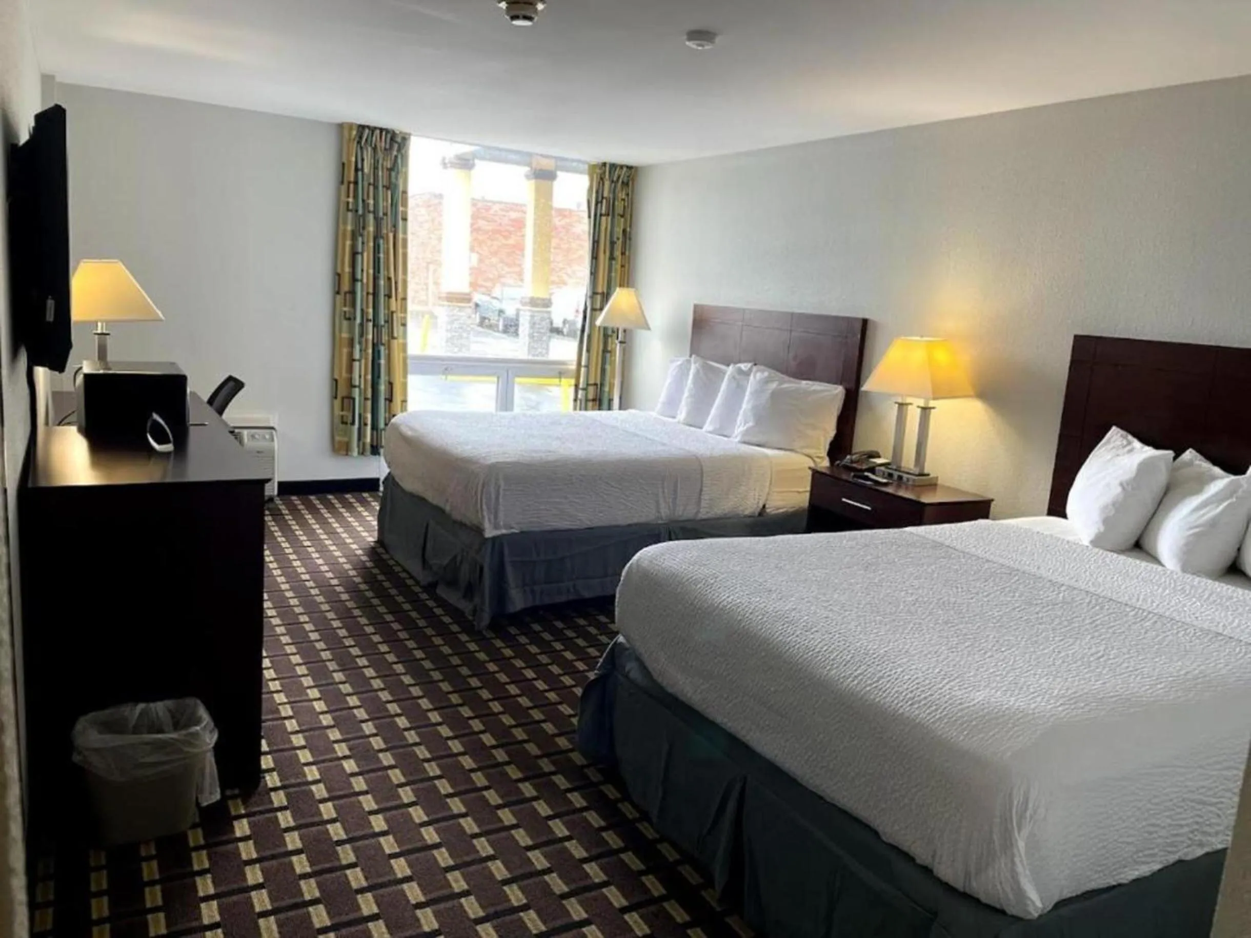 View (from property/room), Bed in Days Inn by Wyndham Fort Wright Cincinnati Area