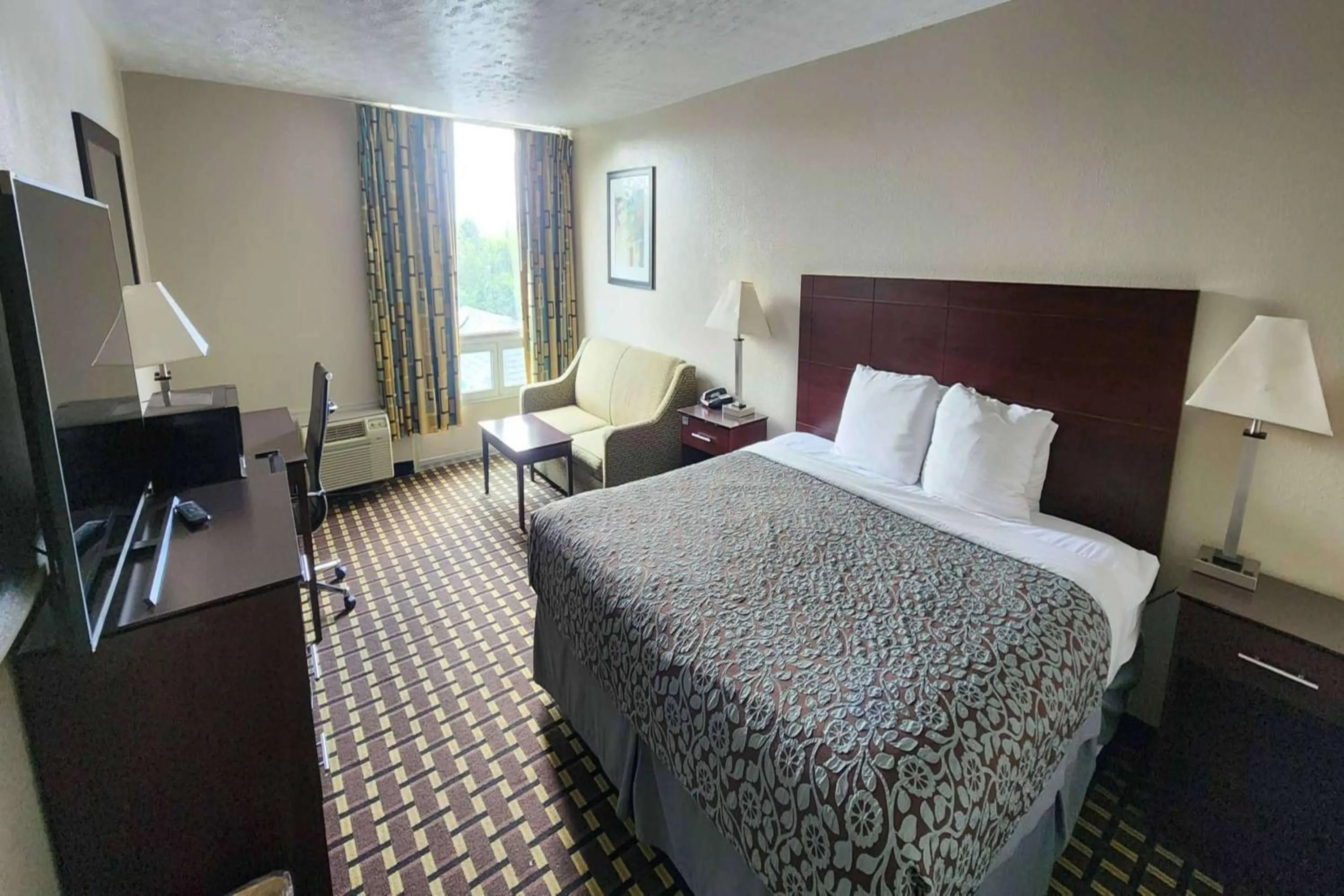 Photo of the whole room, Bed in Days Inn by Wyndham Fort Wright Cincinnati Area