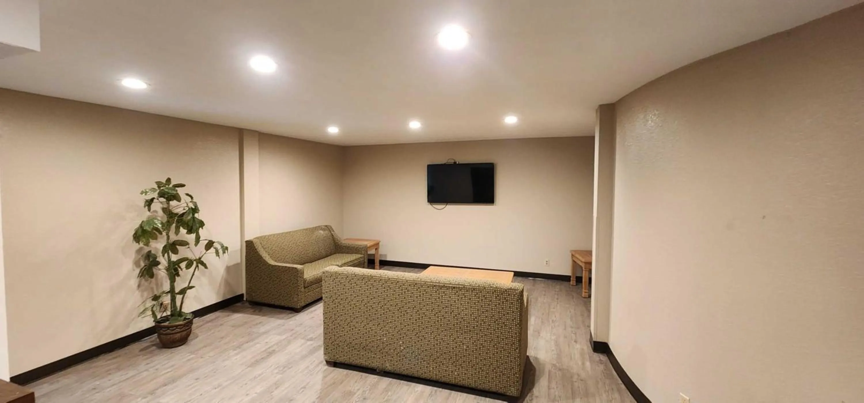 Lobby or reception in Days Inn by Wyndham Fort Wright Cincinnati Area