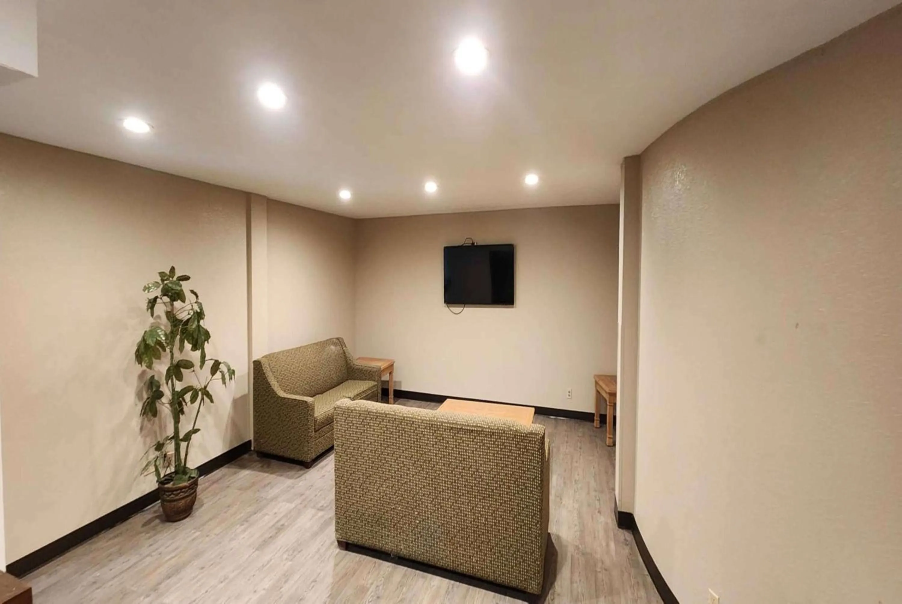 Photo of the whole room in Days Inn by Wyndham Fort Wright Cincinnati Area