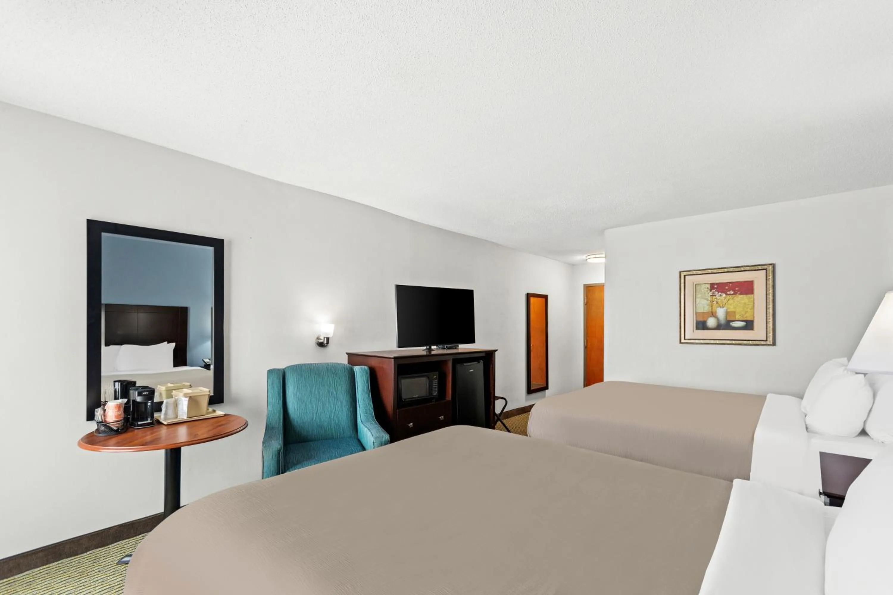 Guests, Bed in Quality Inn Dry Ridge